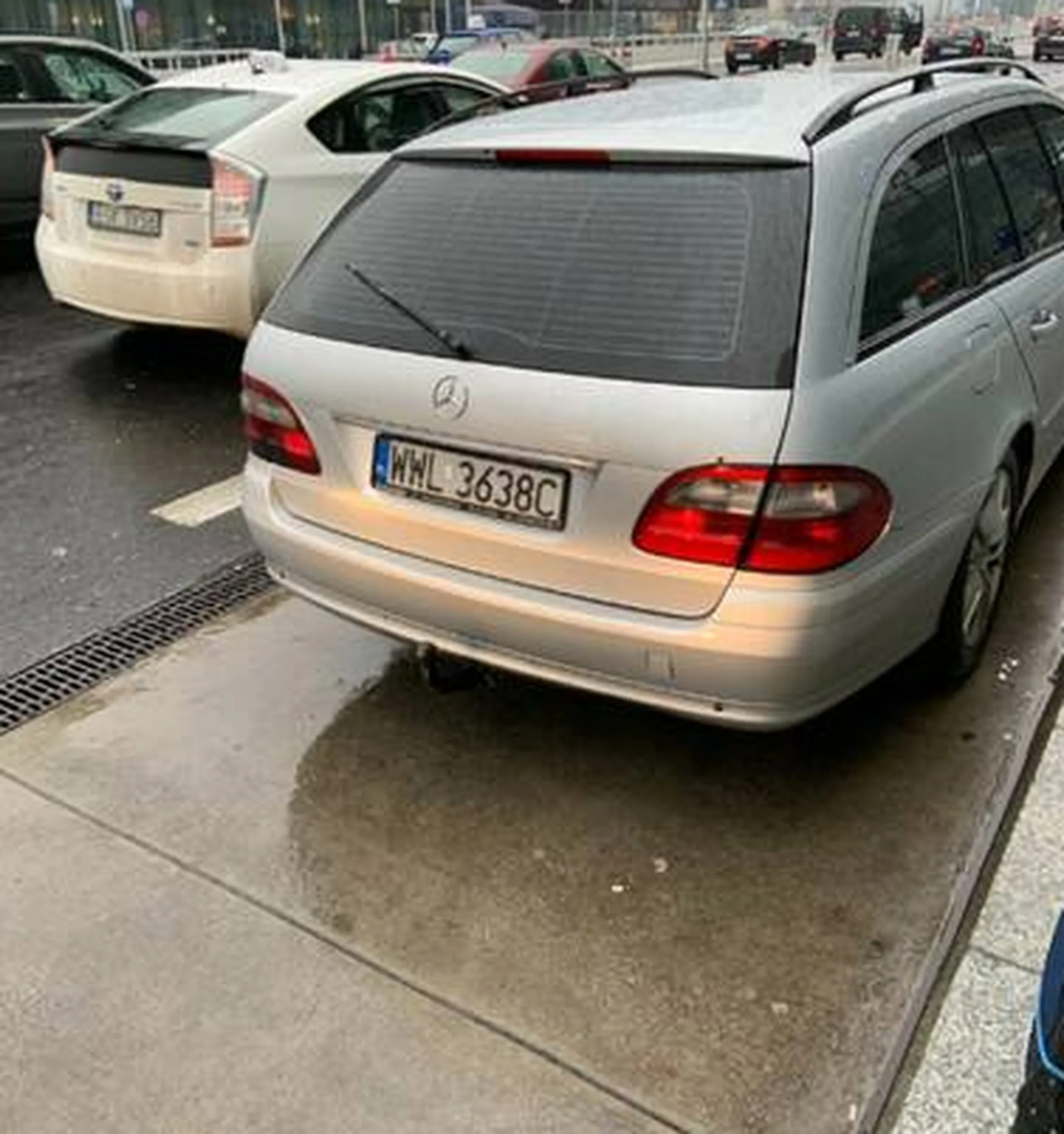 Oszust. Taksówkarz bez licencji. 500zł za przejazd 10 minutowy po Wawie.