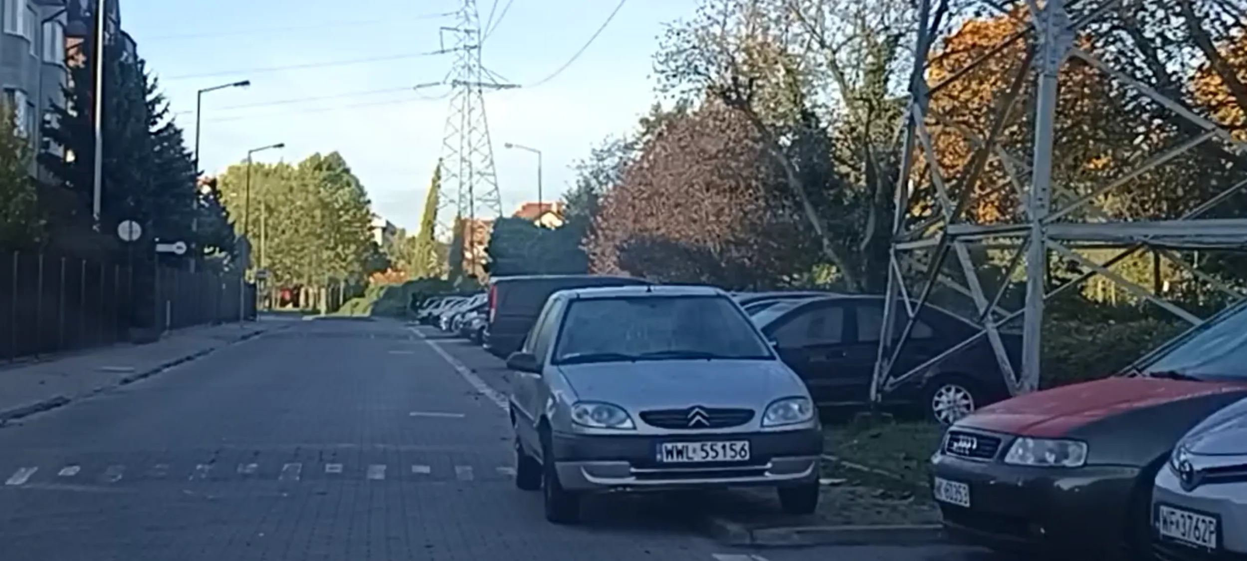 Pała za parkowanie na ulicy w miejscu zakazu, panie pseudo kierowco!