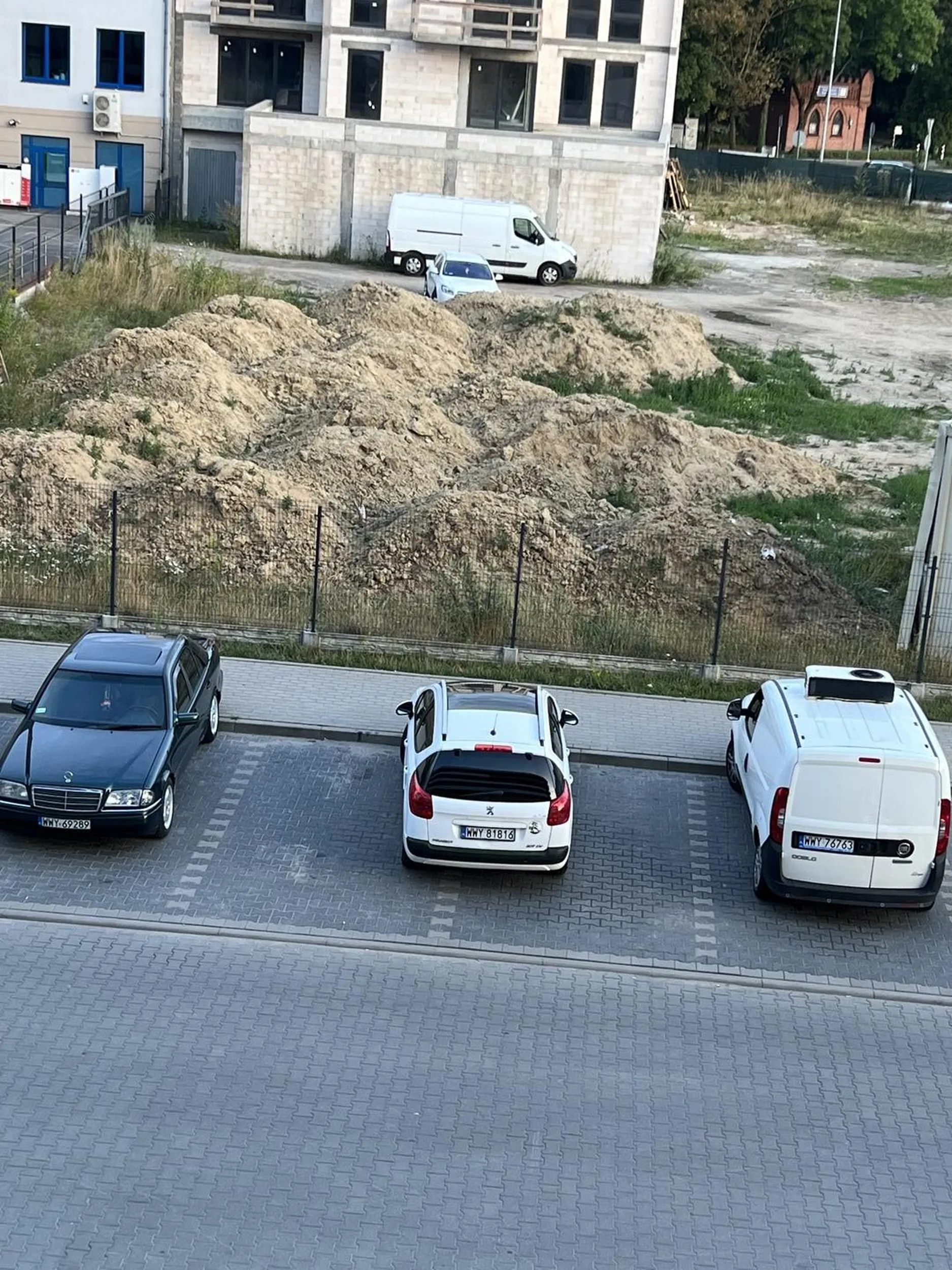 Radzę poćwiczyć parkowanie na jednym miejscu parkingowym zamiast zajmować dwa