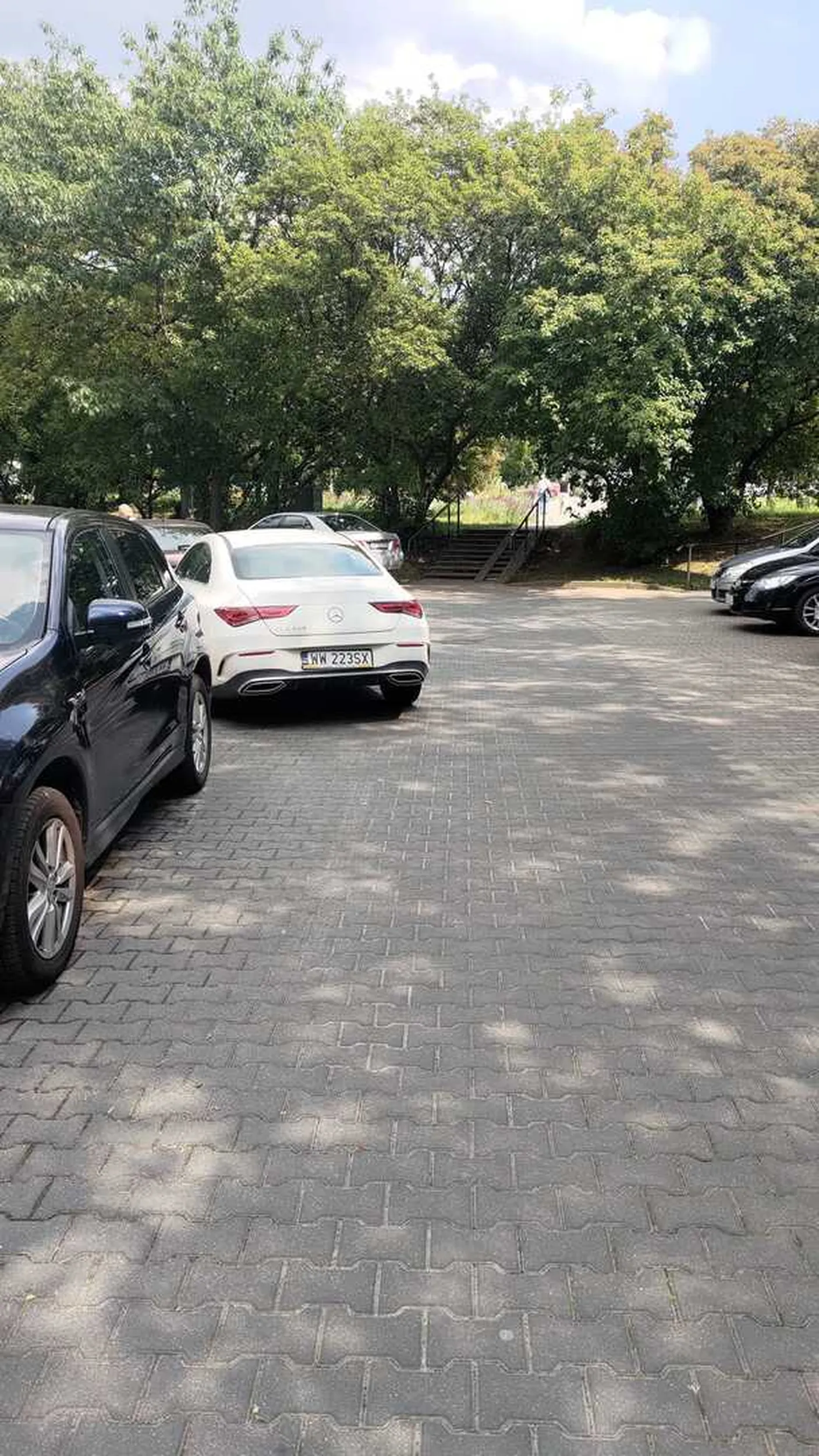 Ktoś ci kmiocie ma furę przerysować abyś nauczył się parkować?