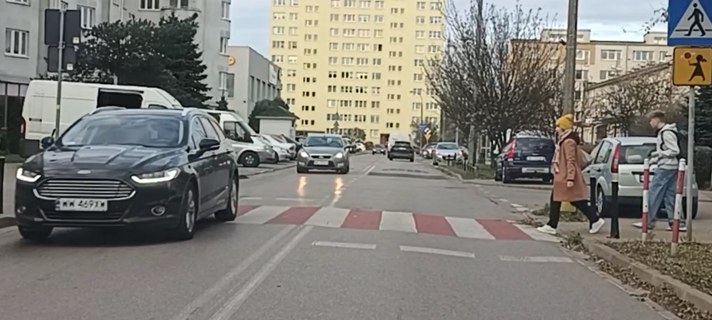 Bandycki przejazd przez przejście dla pieszych bez ustąpienia pierwszeństwa pieszym.