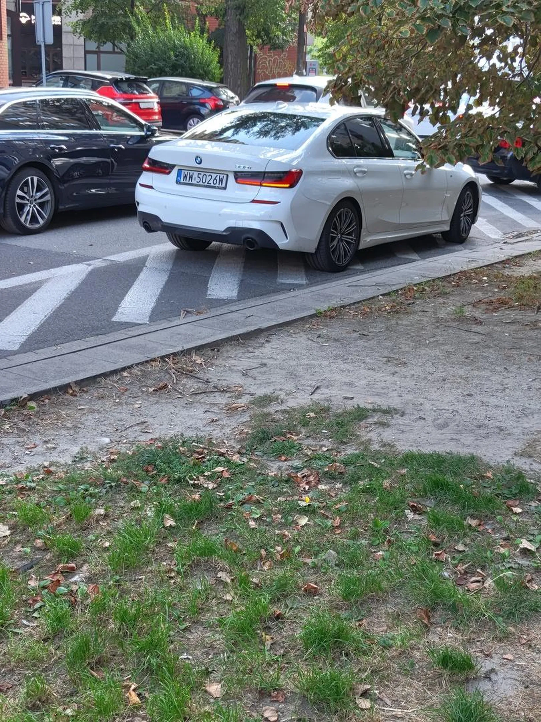 Myśli że jak włączy awaryjne to może stać.