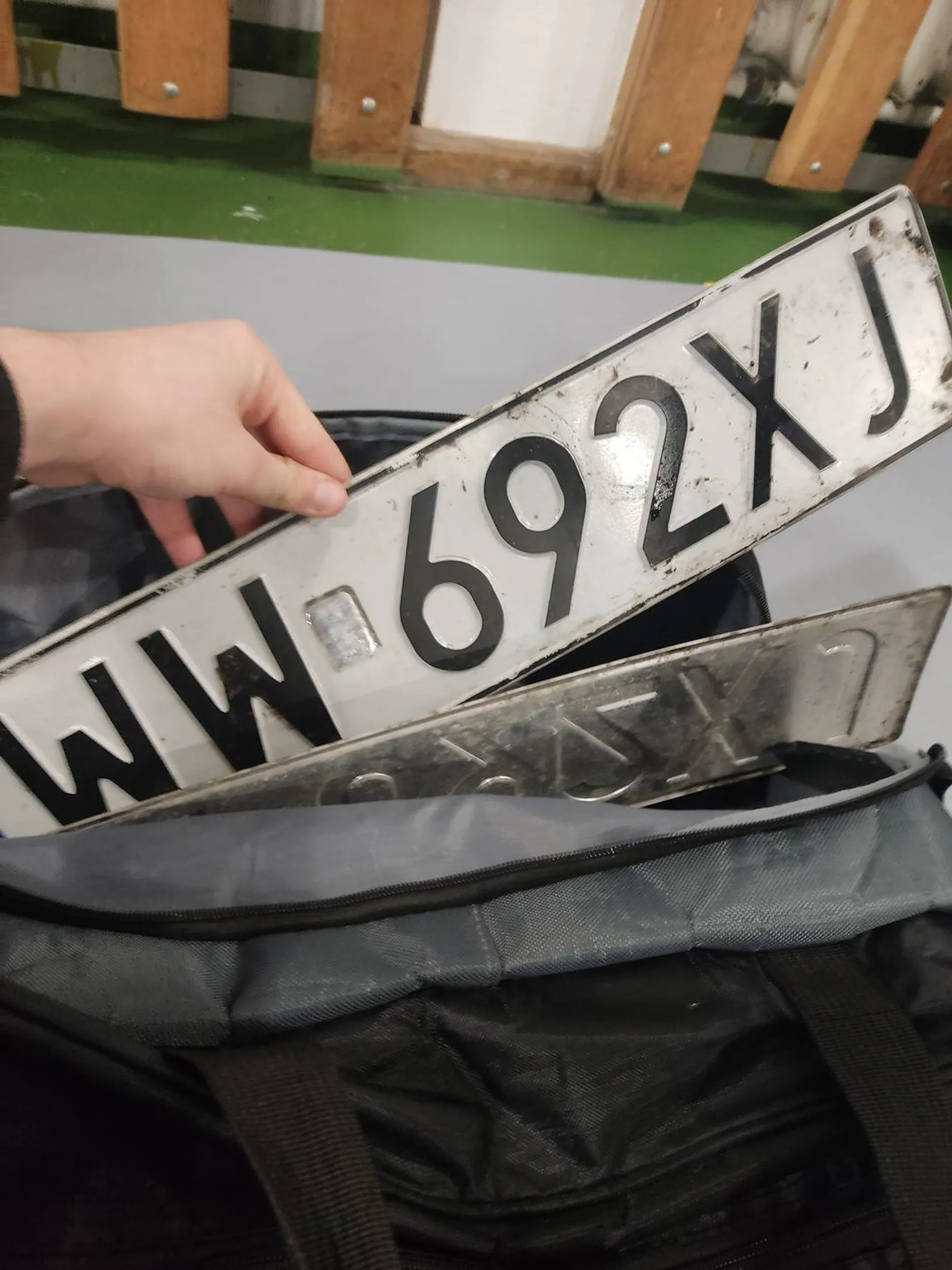 Znalazłem numery rejestracyjne obok szpitala. ul. Wawelska 5