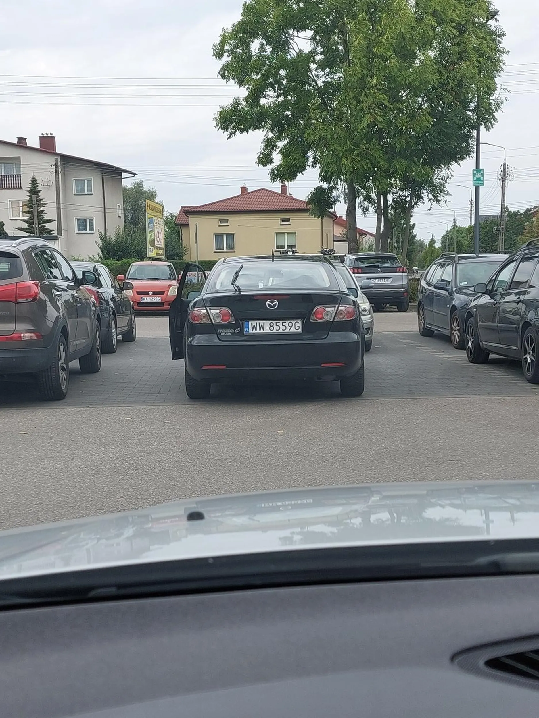 Nie ma to jak parkować na 2 miejscach