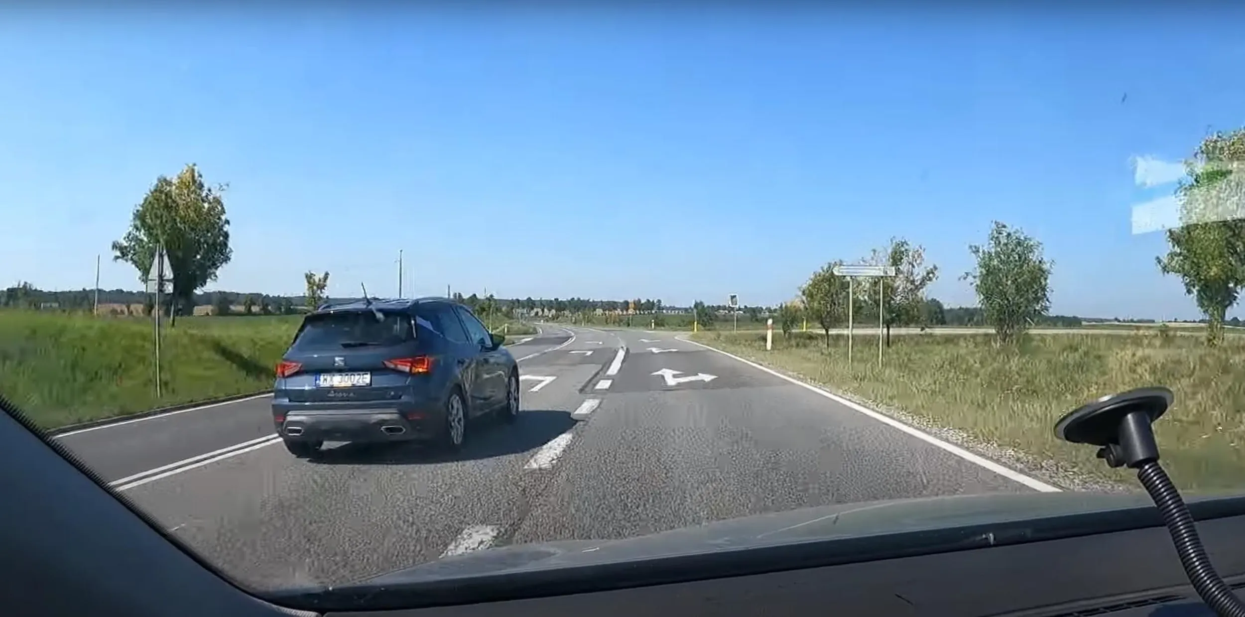 JEŻDZI JAK WARIA, WYPRZEDZANIE NA LEWOSKRĘCIE