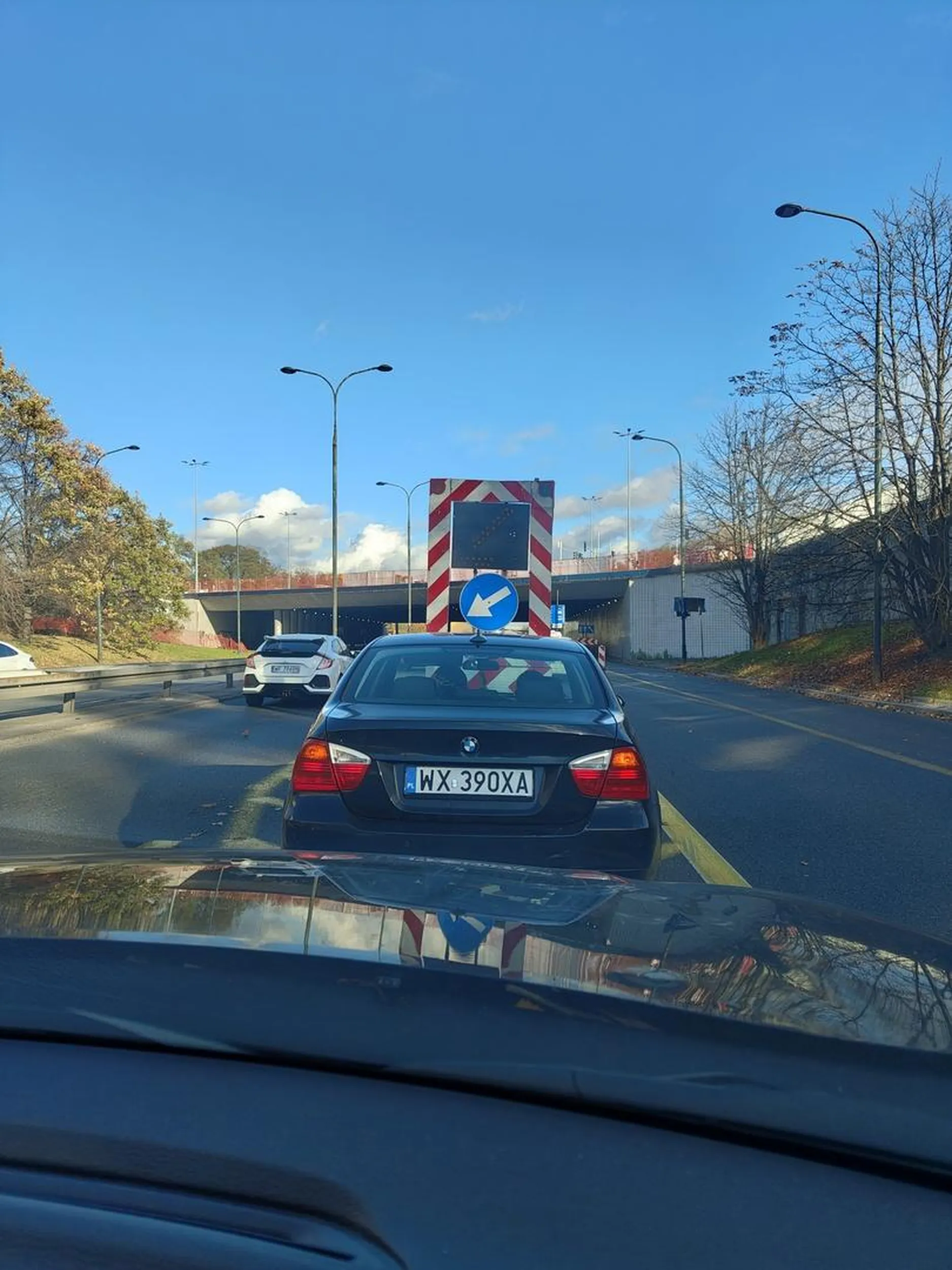 Głupia szmata, break checkuje I później wzywa policję za lekkie zarysowanie