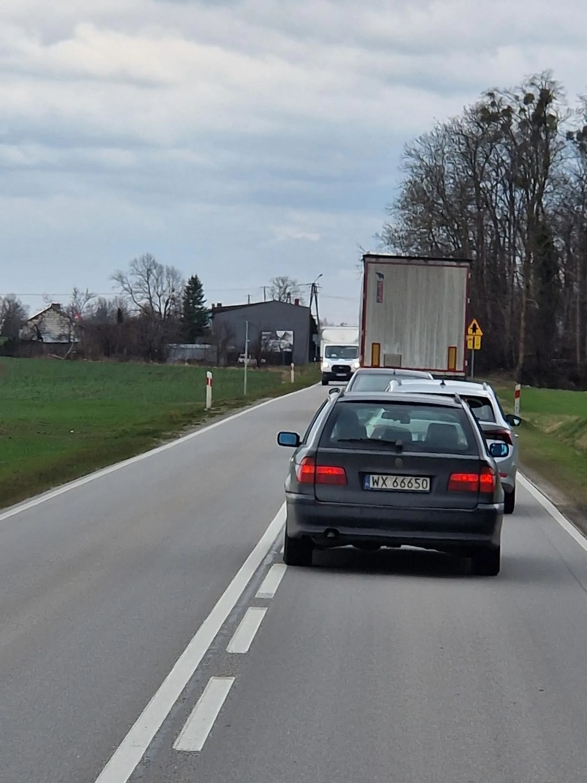 Brawurowa jazda, wyprzedzanie na podwójnej ciągłej