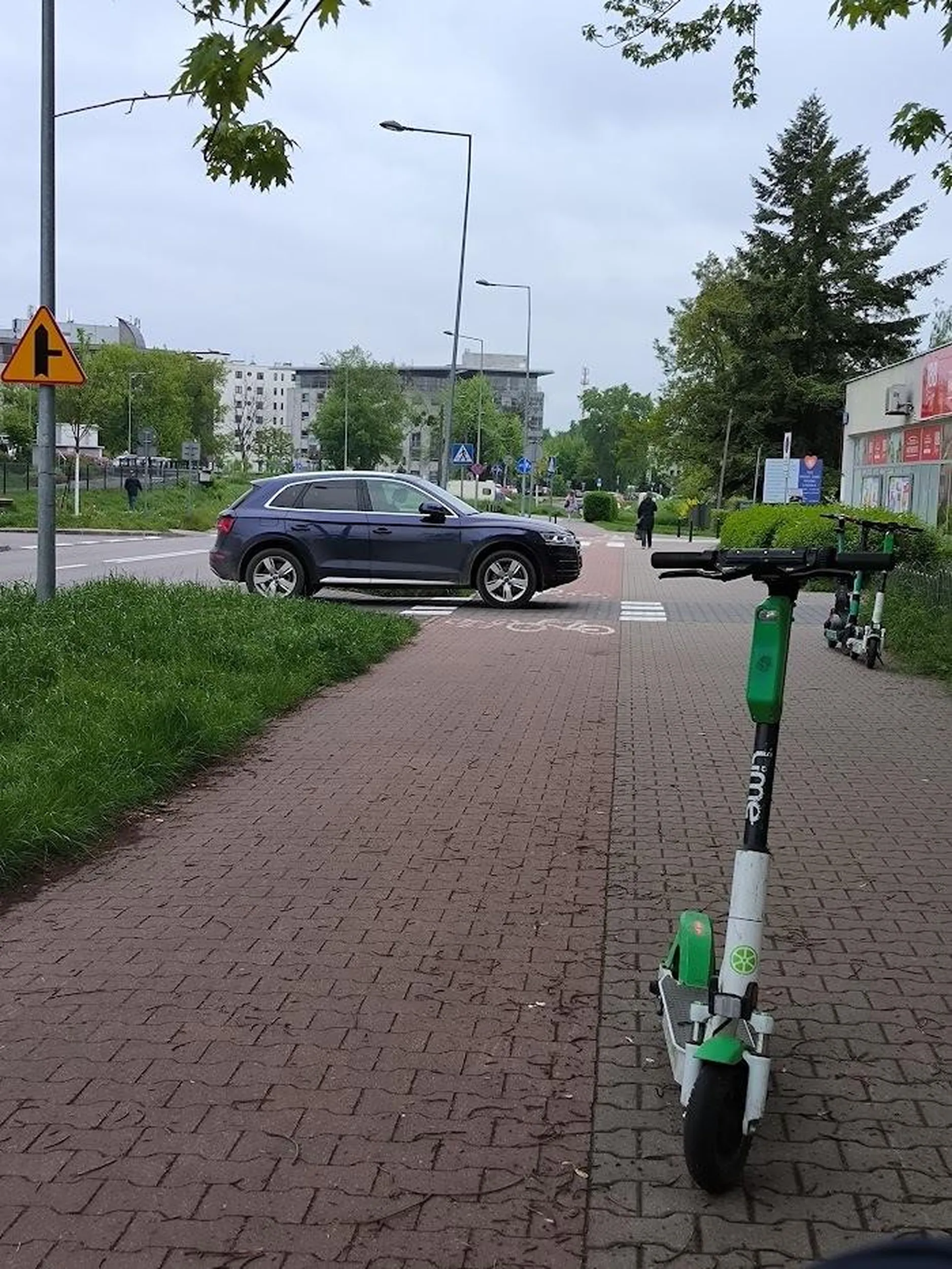 W salonie sobie zaparkuj