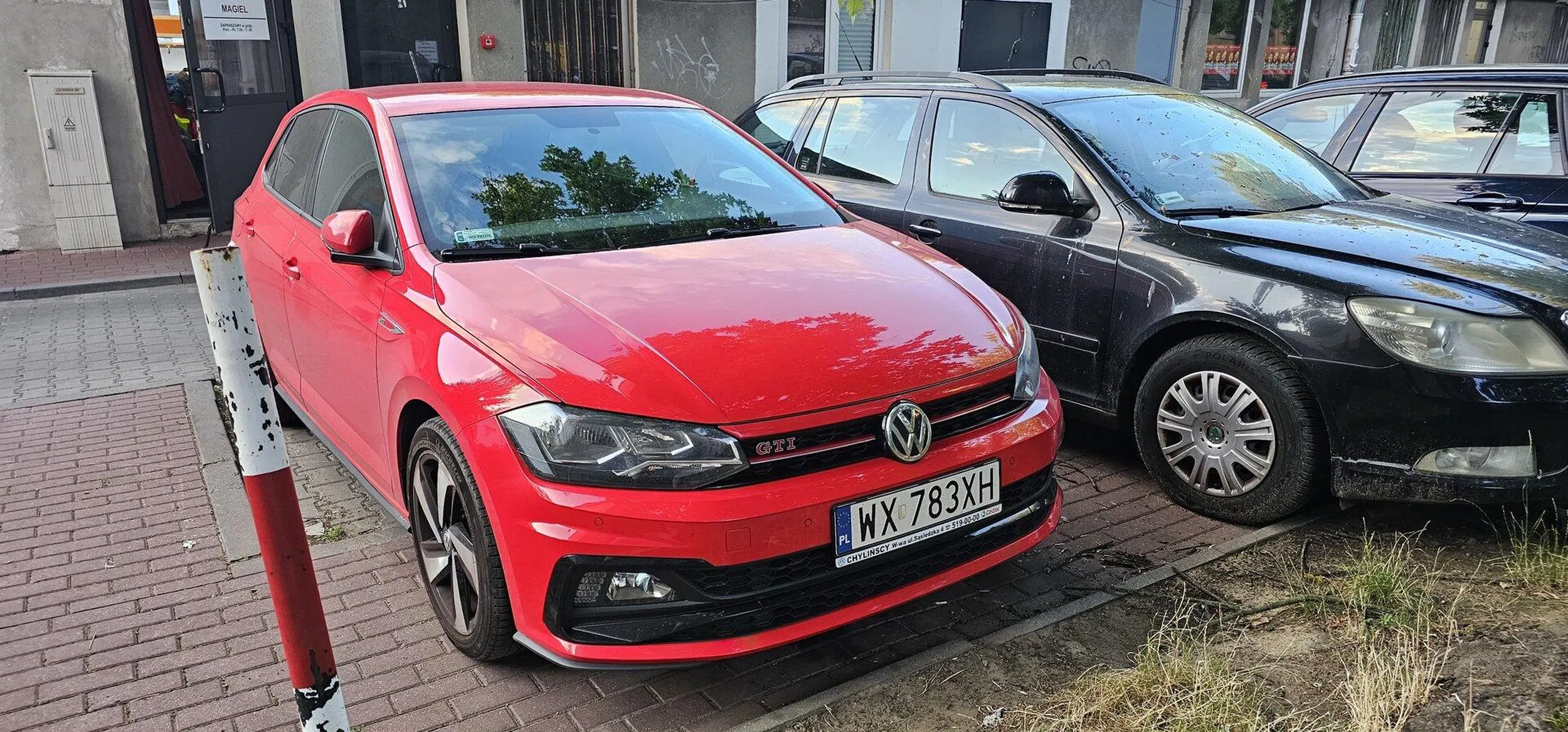 Wjazd pod zakaz ruchu B-1, parkowanie w strefie ZGN bez identyfikatora / bez zezwolenia