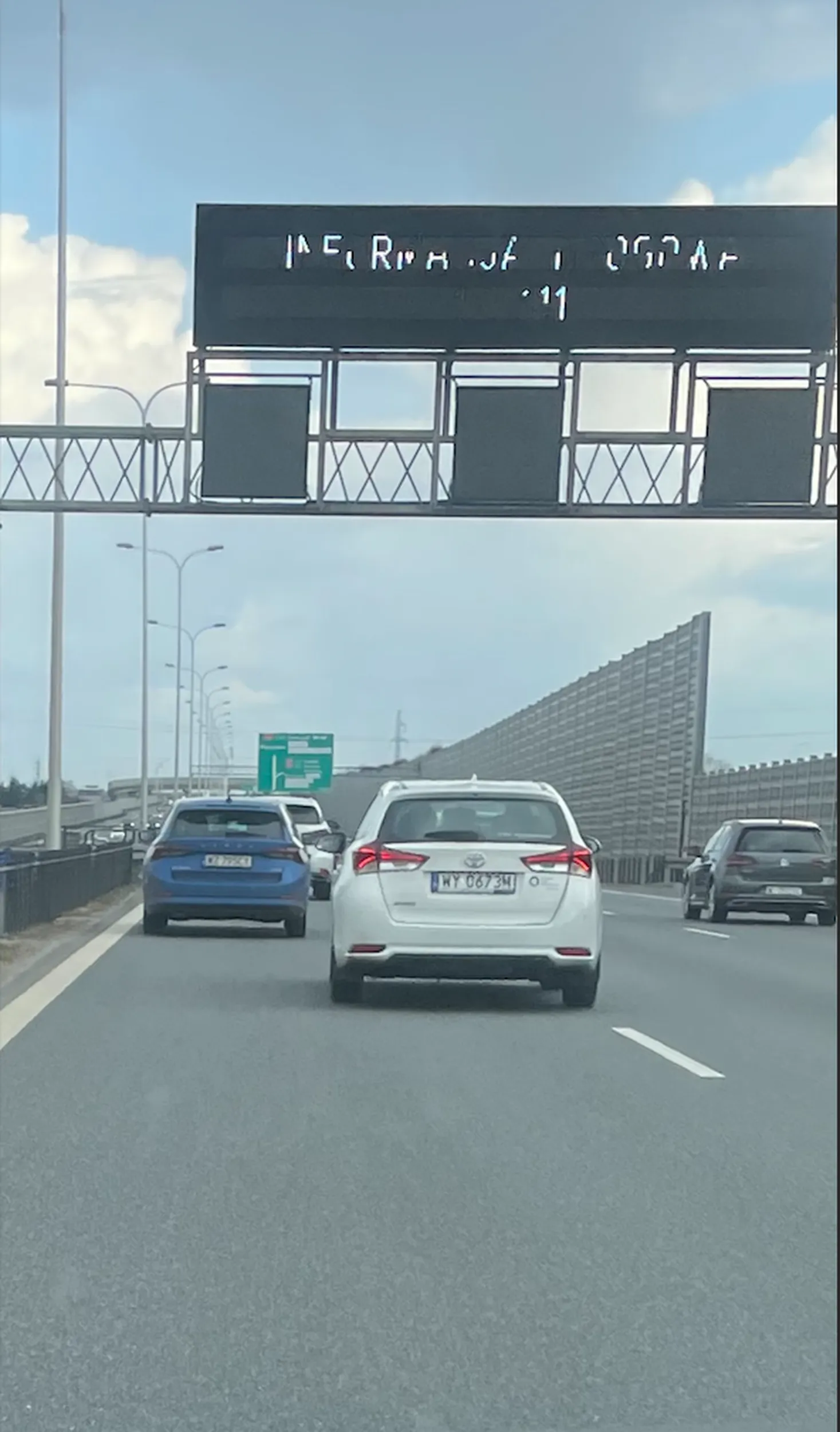 Szmata zmienia pasy bez kierunku wciskając sie  przy sporej prędkości wymuszając awaryjne hamowanie.