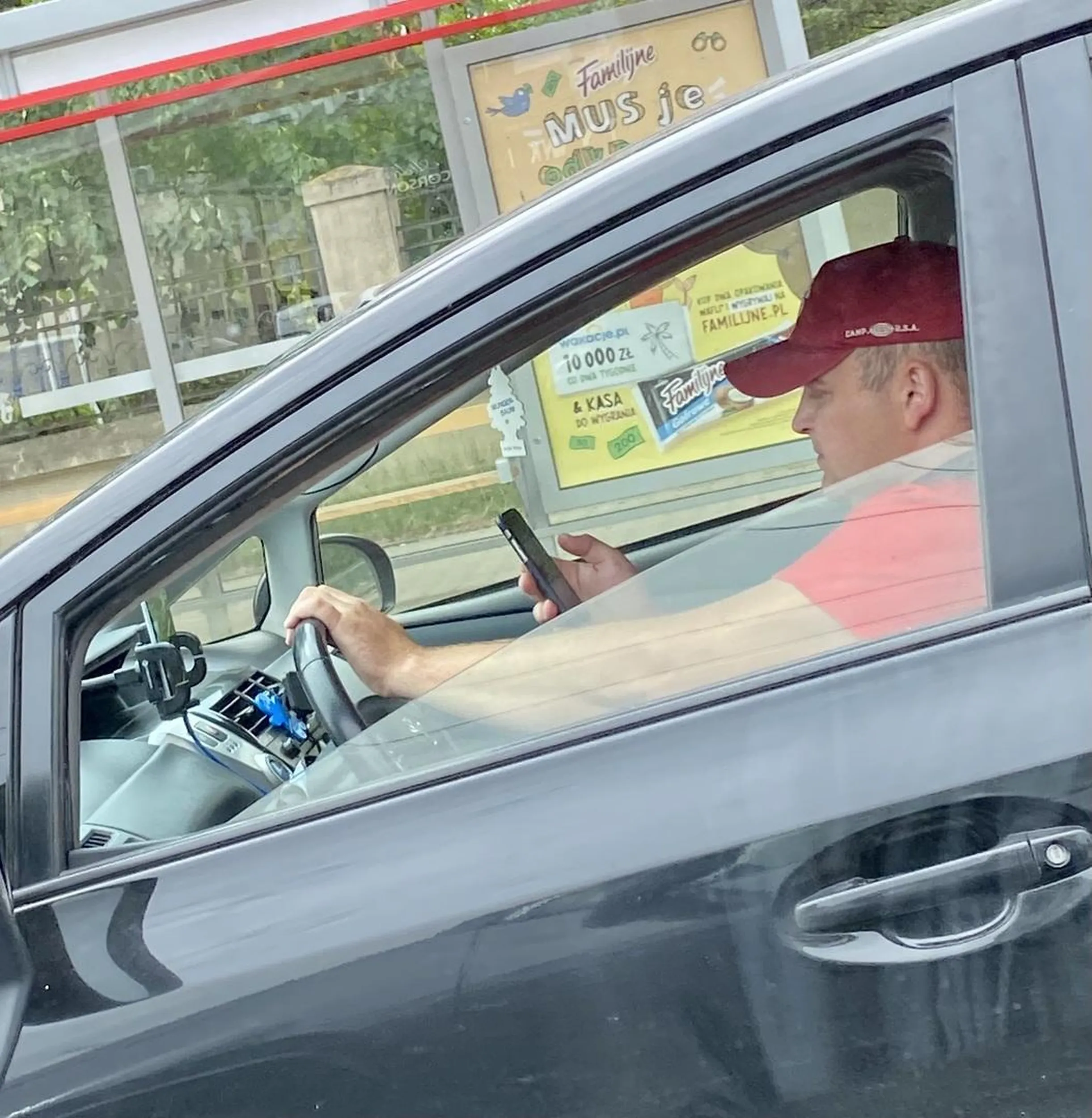 Czyżby kolejny „wesoły” uberowiec? A jak będzie dzwon, to on „niepanimaju”!