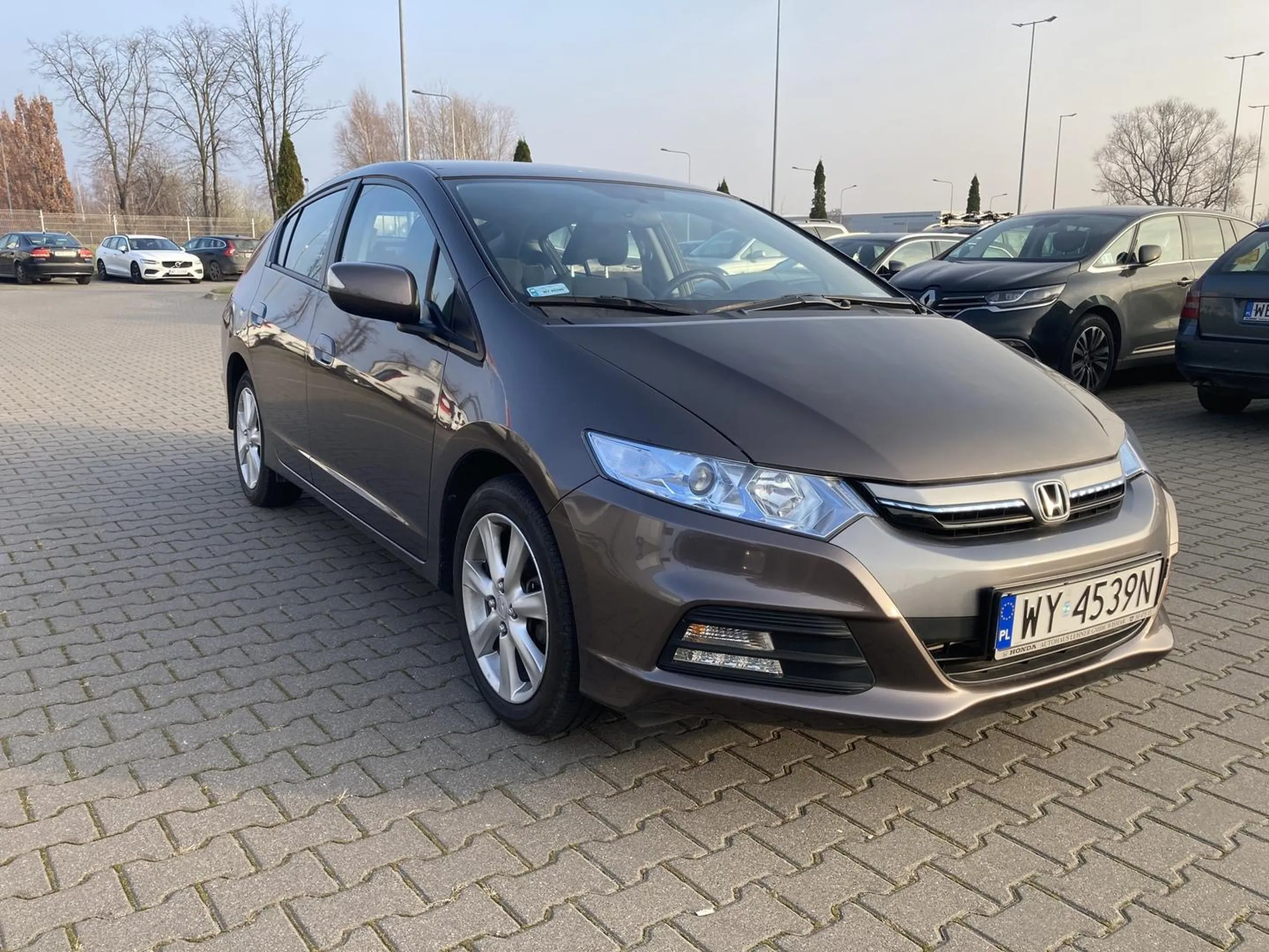 To mój samochód, a kierowcą jestem miernym