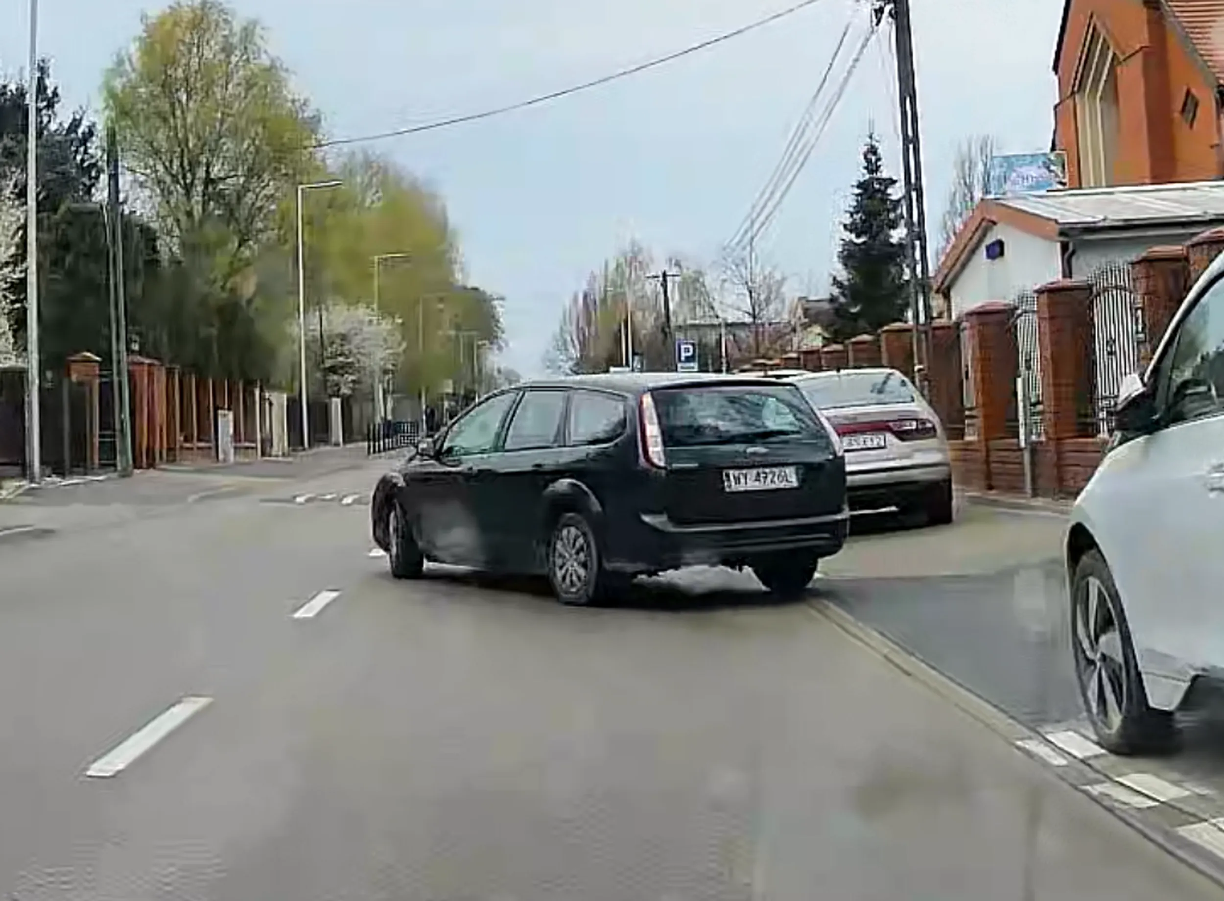 Wymusza pierwszeństwo.