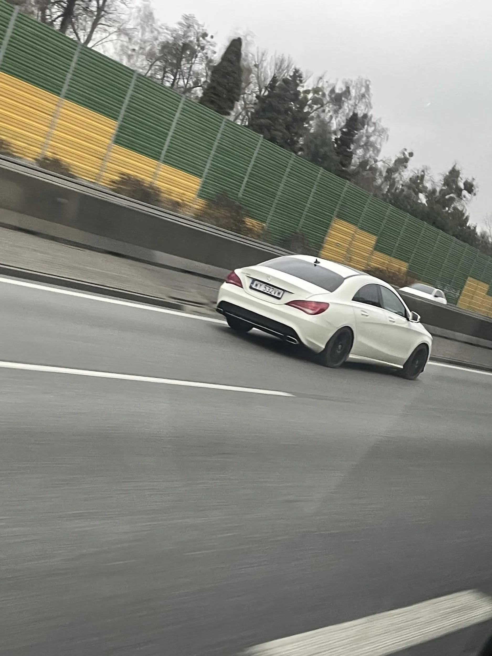 Samochod nieprzystosowany do ruchu, kierowca analogicznie