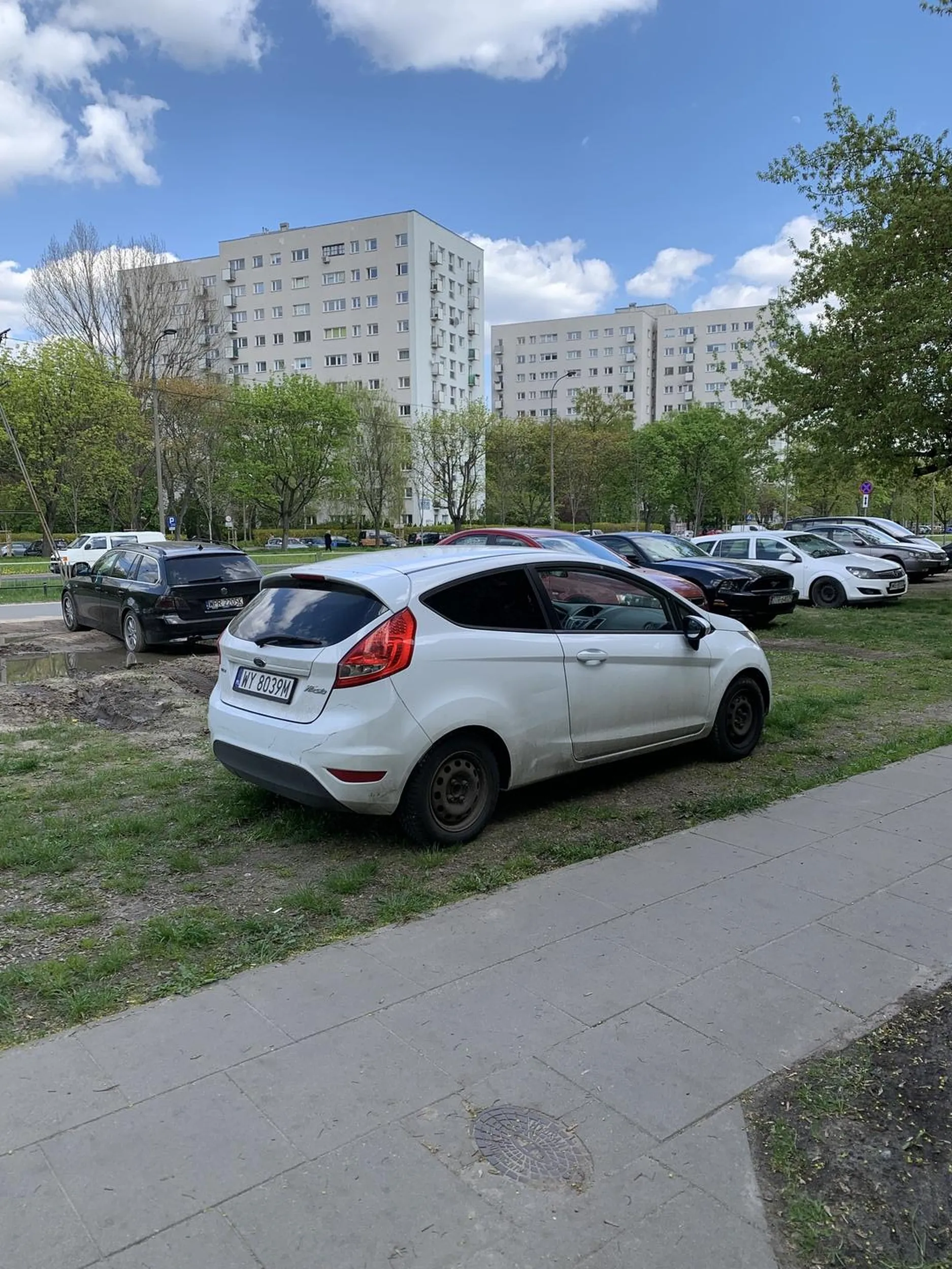 Jak widać na załączonym obrazku blond włosy nie współgrają z inteligencją, szkoda paniusiu, że nie podjechałaś pod samiutką klatke