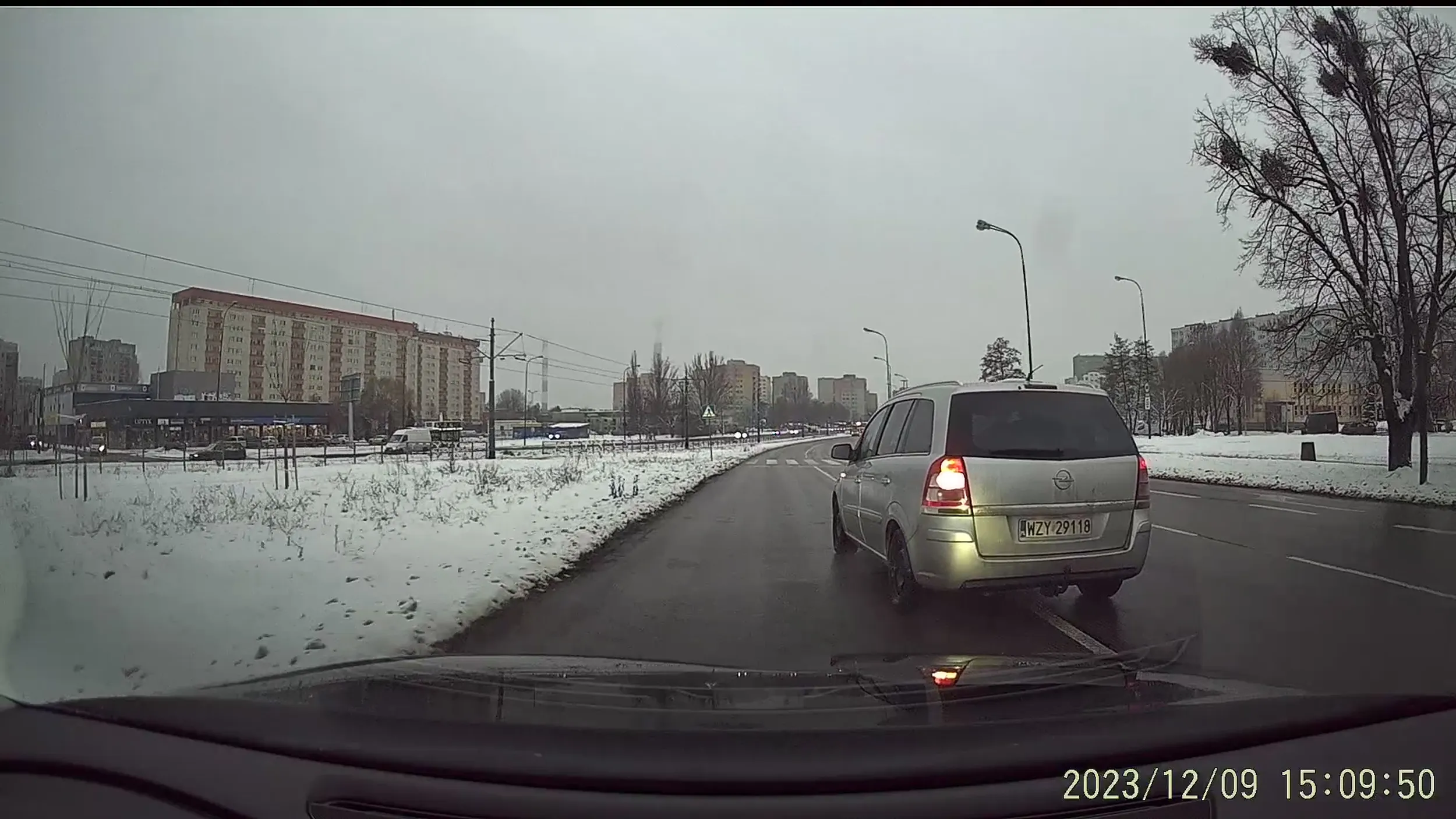 nie trzymaj telefonu przy uchu bo widac nie idzie to w parze z patrzeniem w lusterka