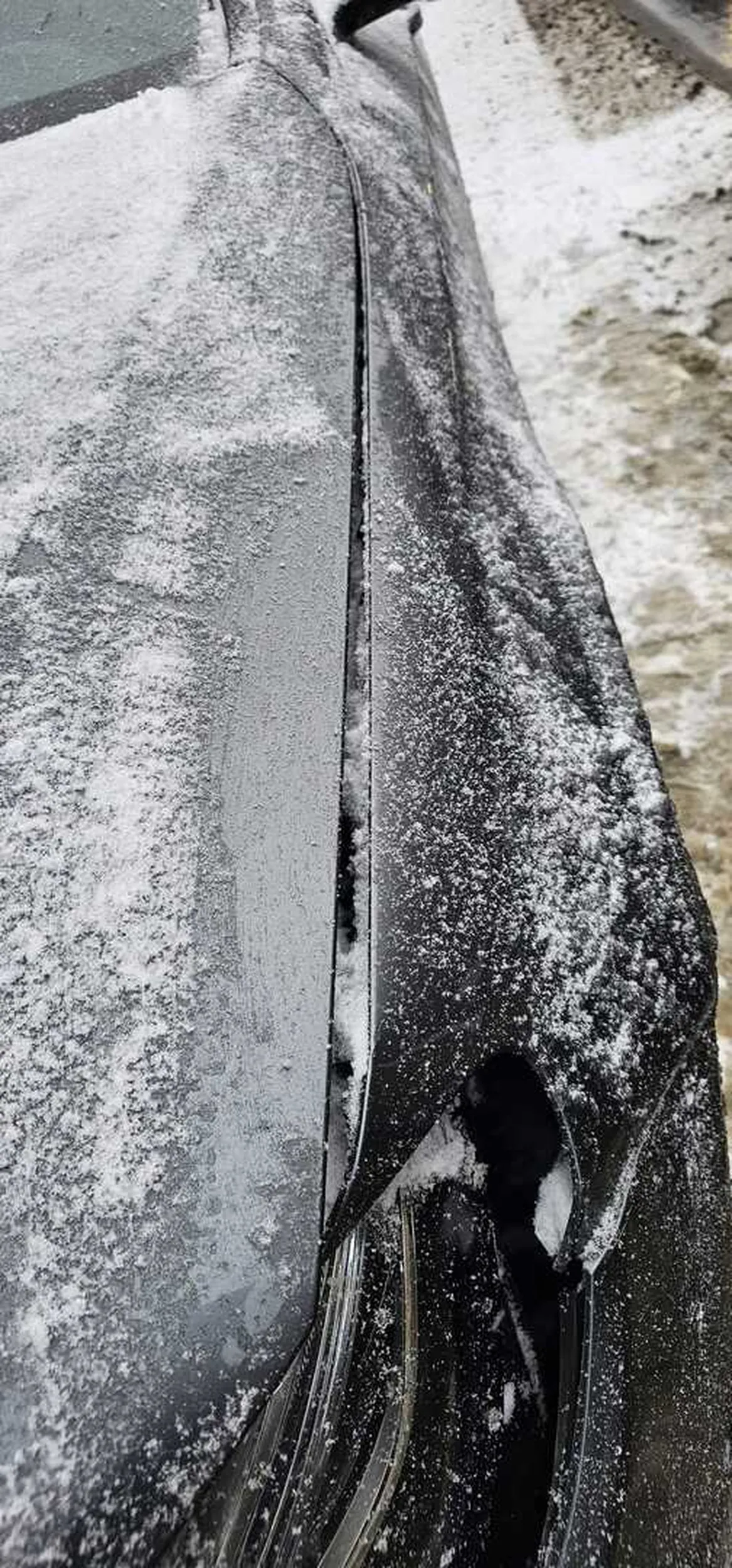 Poszukiwany kierowca pojazdu o numerze rejestracyjnym WZYUW55 spowodował kolizje i uciekł