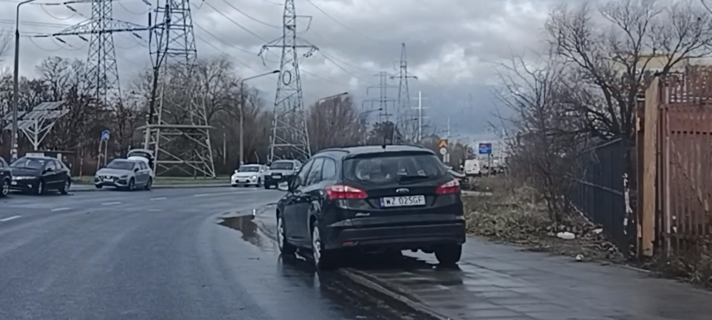 Nieprawidłowe parkowanie w odległości 5m od przejścia dla pieszych. Siadaj, Pała!