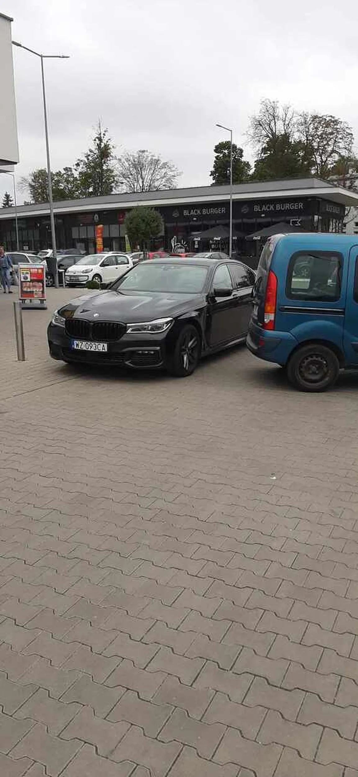 Nie umie parkować po ludzku