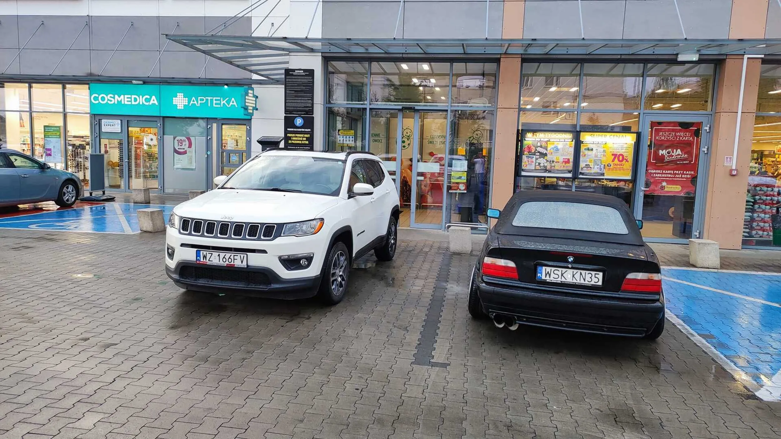 Ogarnij się. Naprawdę nie musisz wjeżdżać do Biedry, bo 1) deszcz pada, 2) bo jesteś po pracy, 3) bo zupa była za słona. Ćwok, cham, swołocz i woda na młyn wywrotowców z Bonn. WON!