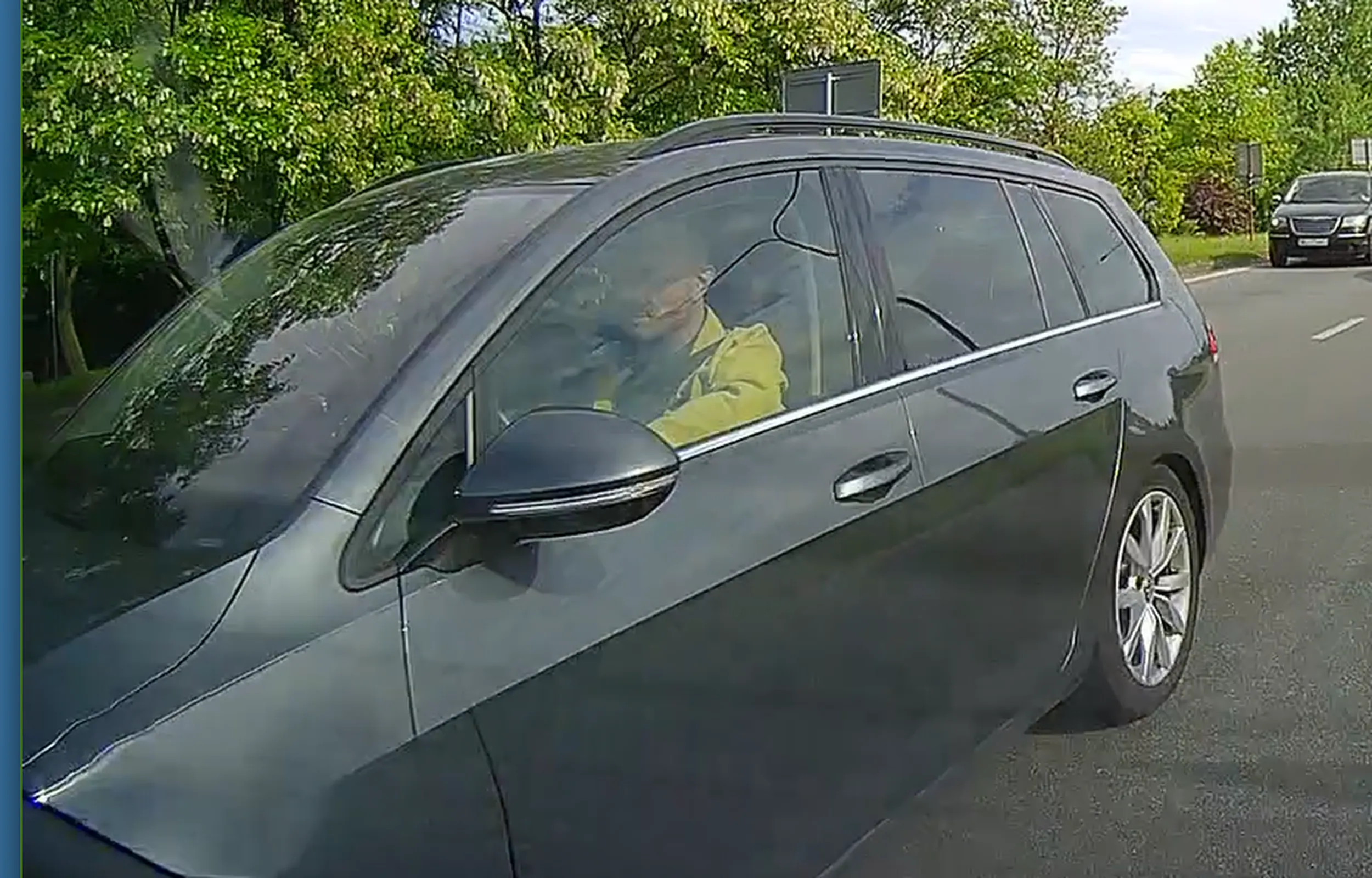 Furiat drogowy, trąbi i krzyczy zza szyby bez powodu. Radzę uważać