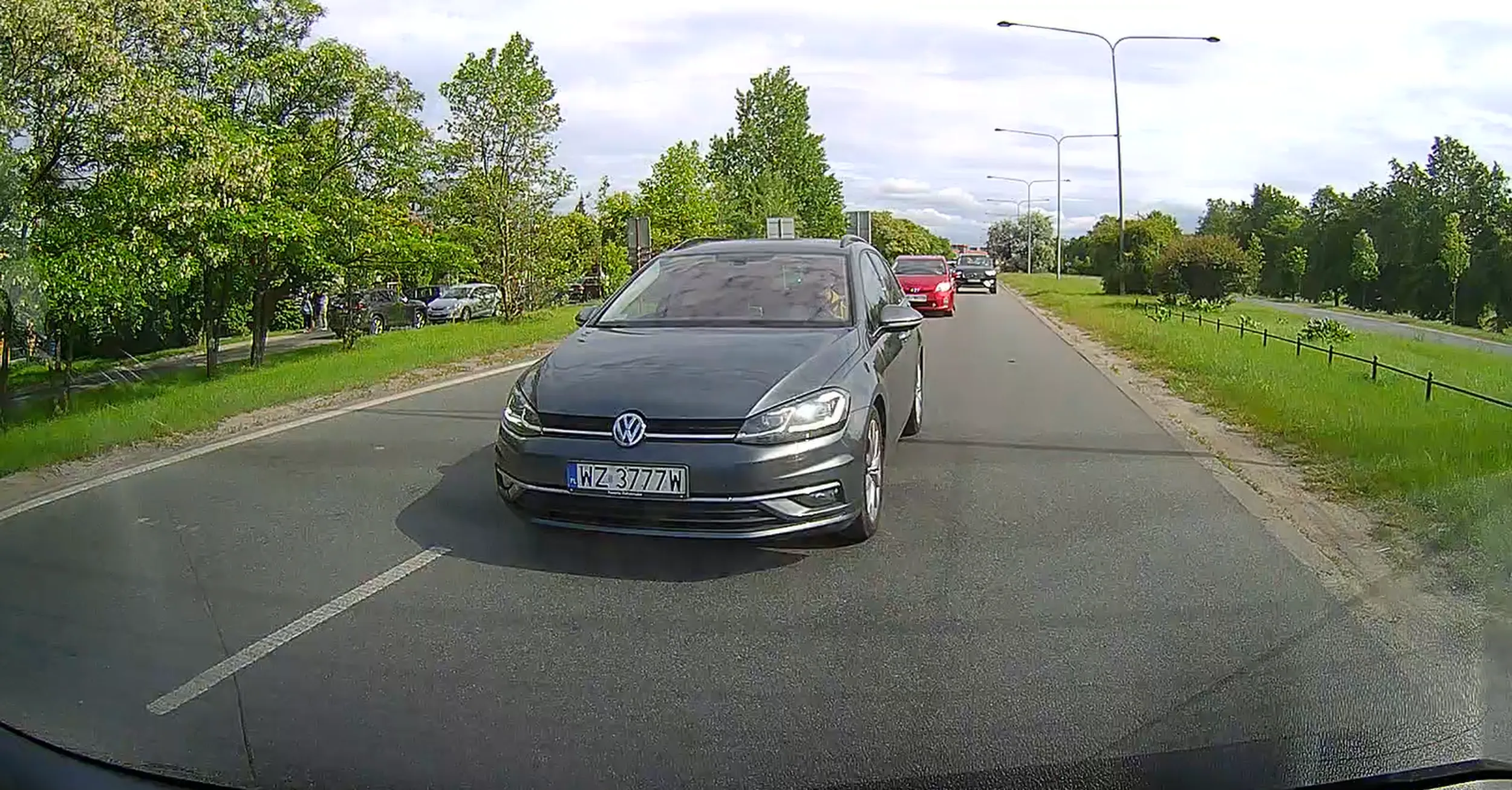 Furiat drogowy, trąbi i krzyczy zza szyby bez powodu. Radzę uważać