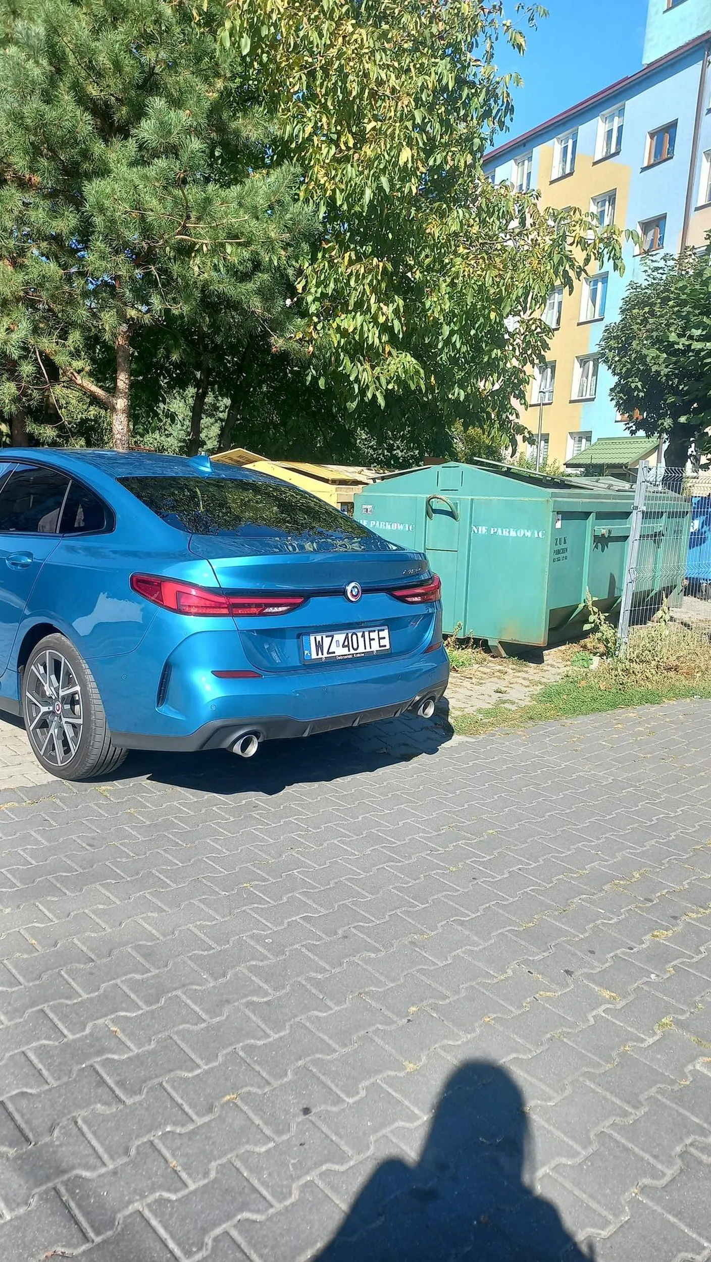 Zakaz parkowania chyba bmw nie dotyczy