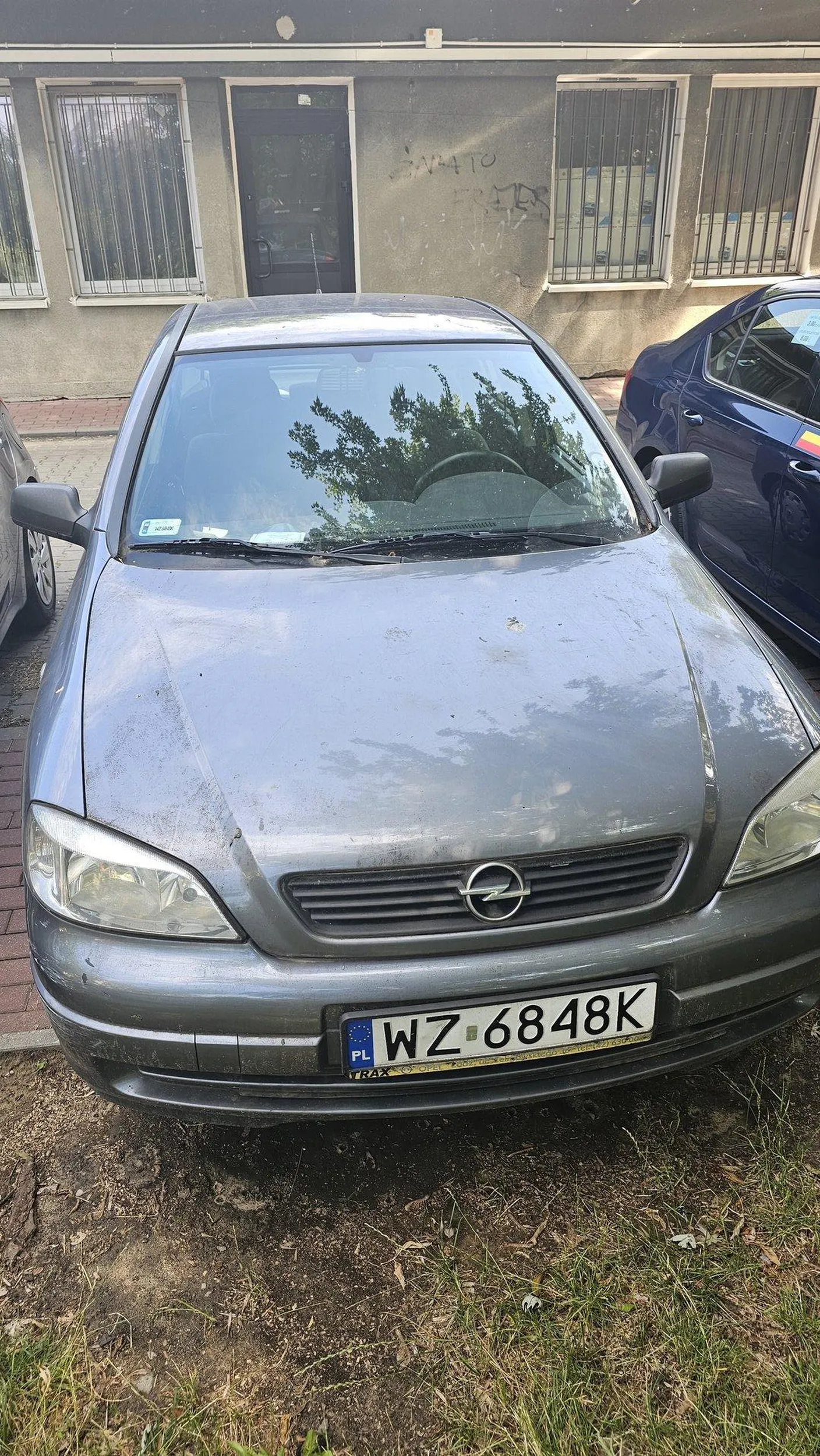 Wjazd pod zakaz ruchu B-1, parkowanie w strefie ZGN bez identyfikatora / bez zezwolenia