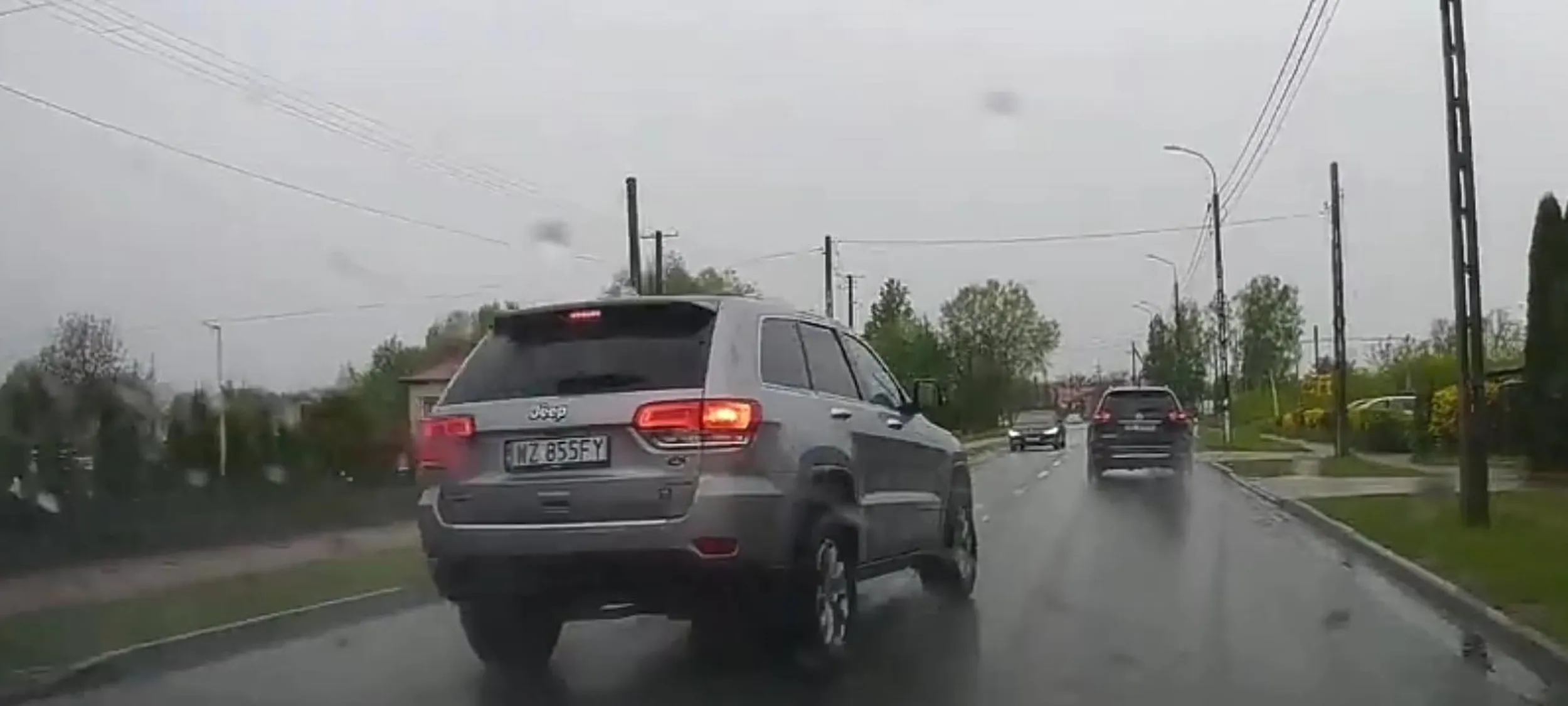 Kolejny kretyn leci na czołówkę.