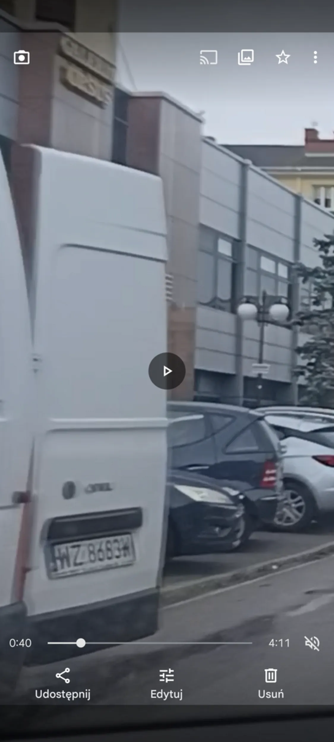 Utrudniane- tamowanie ruchu innym kierowcom, zasłanianie widoczności i zastawianie wyjazdu z miejsc parkingowych.