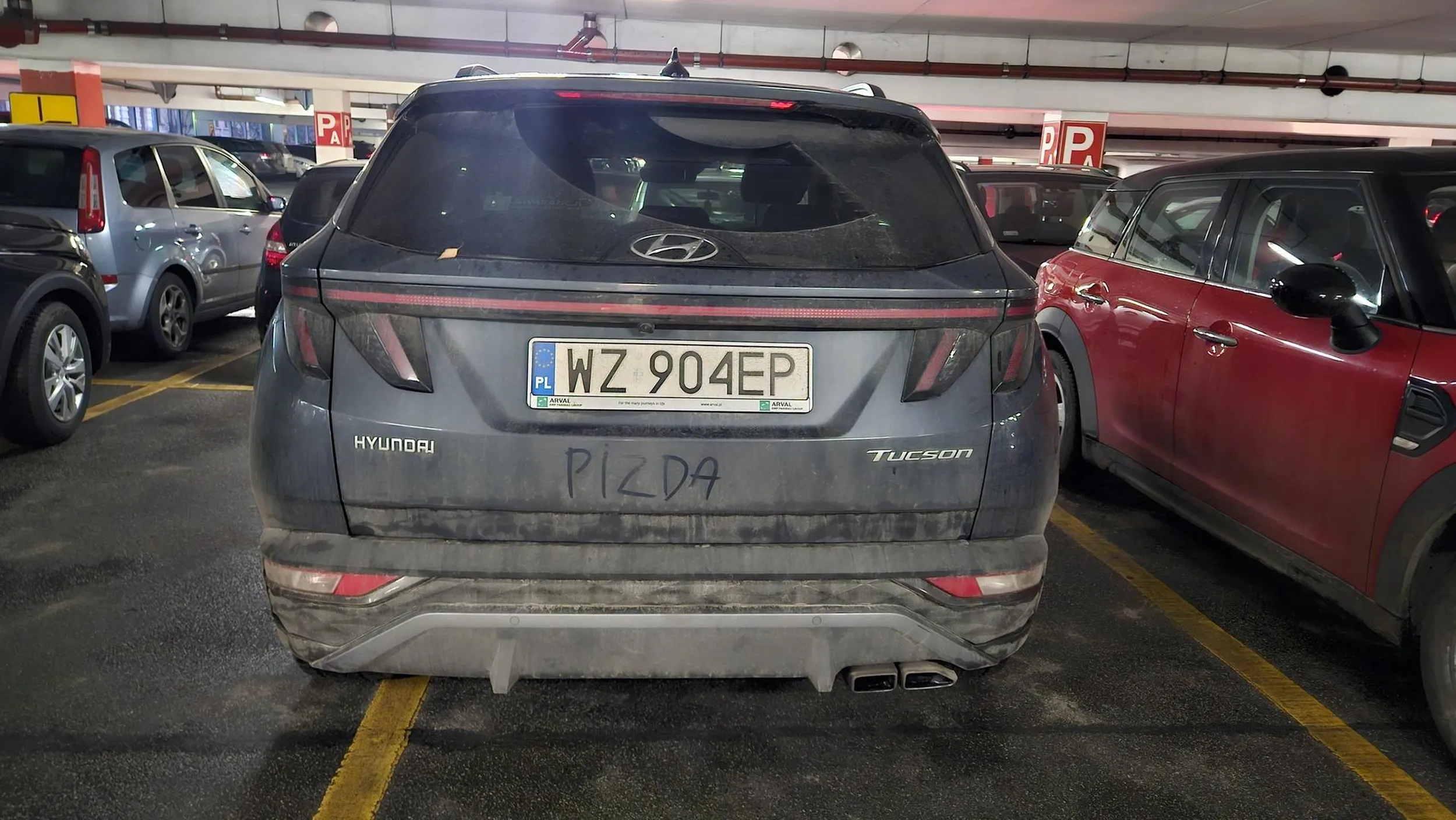 Kolejny burak w za dużym aucie rekompensującym inne ubytki.