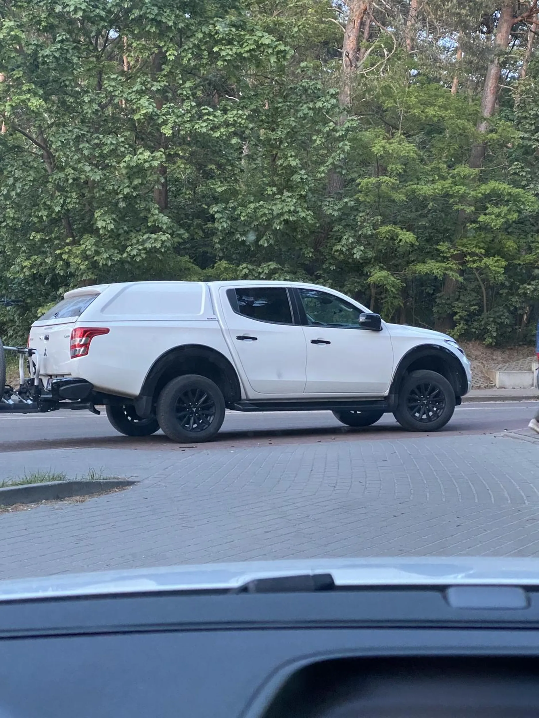 Zjeb zajechał wyjazd z parkingu …