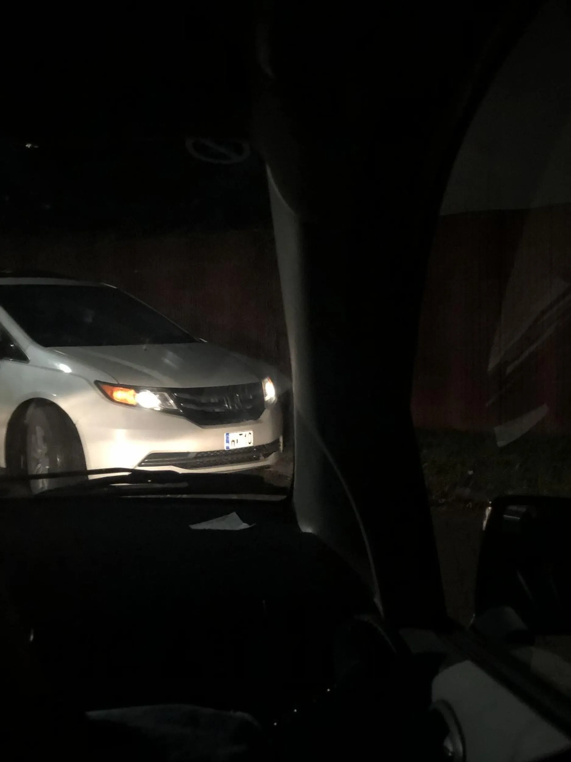 Wyskakuje z pała na ludzi pajac