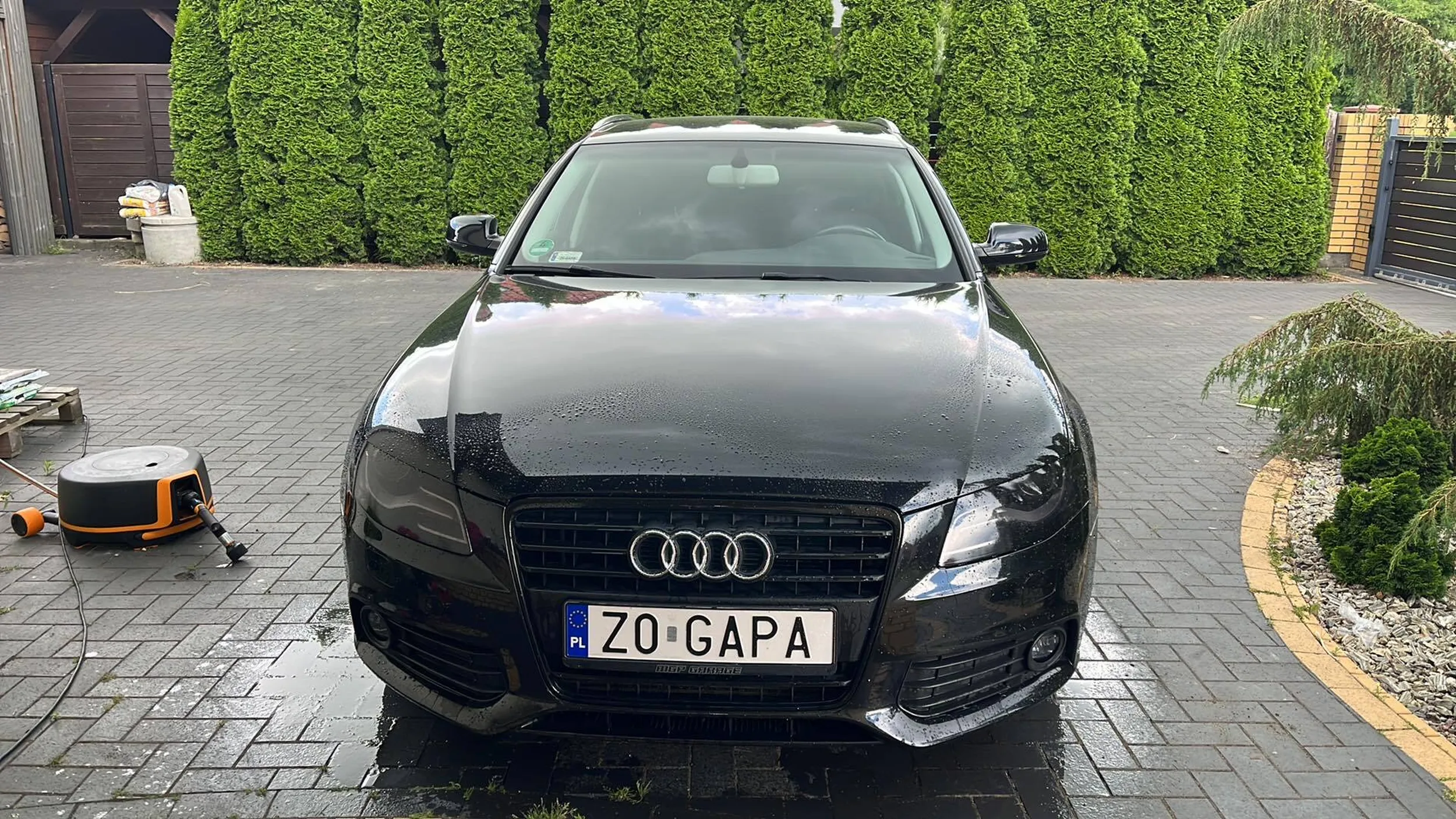 Lampy z przodu jak i z tyłu przyciemnione sprawa zgłoszona w odpowiednie miejsce. Pozdrawiam