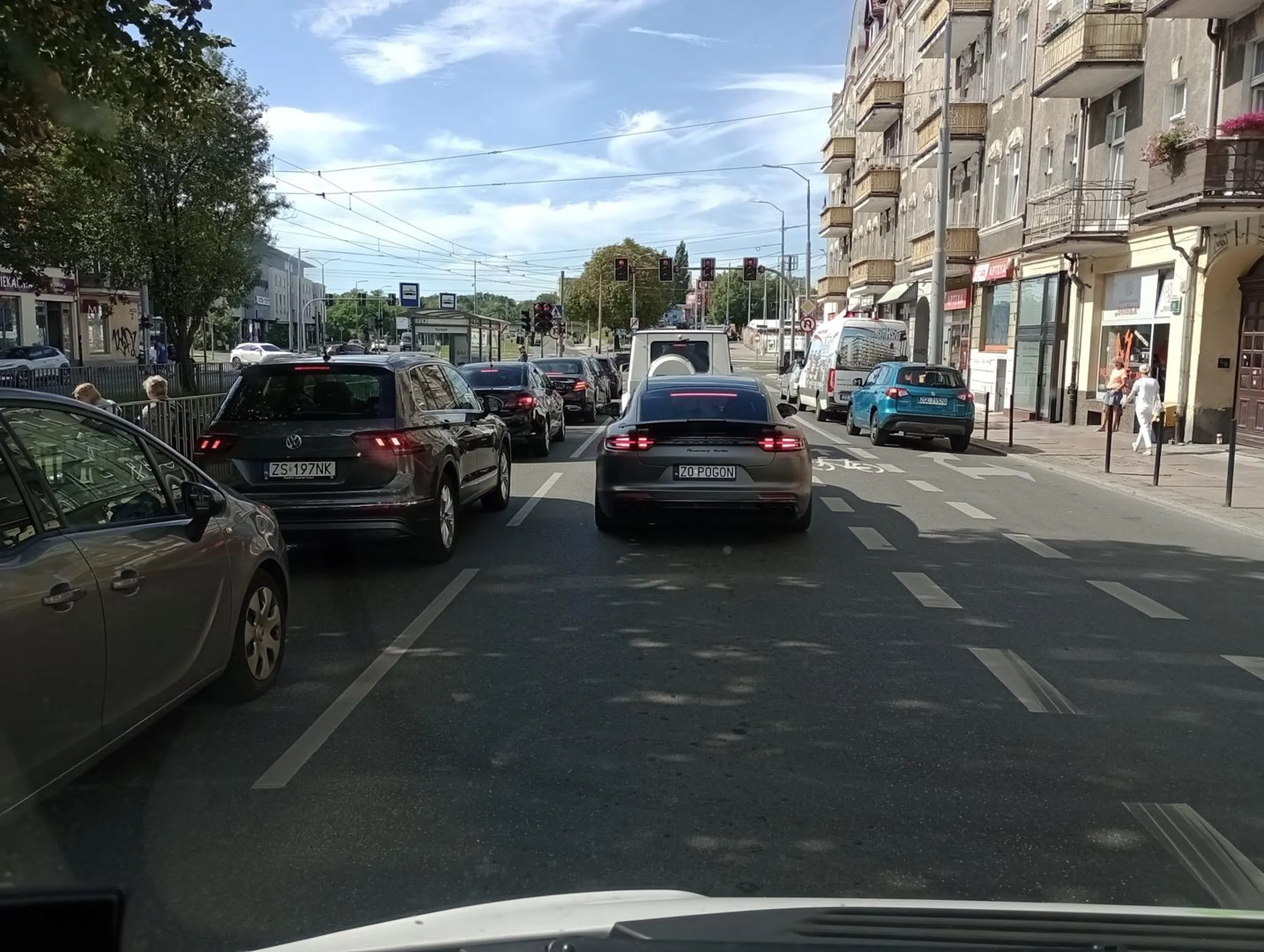 Kilka odpowiedzi. Można wybrać więcej iż jedną. 1) zapusty kierunkowskaz 2) brak umiejętności prowadzenia pojazdów mechanicznych na drogach publicznych 3) nieznajomość przepisów PoRD 4) prawo jazdy z prażonych ziemniaków 5) brak erekcji