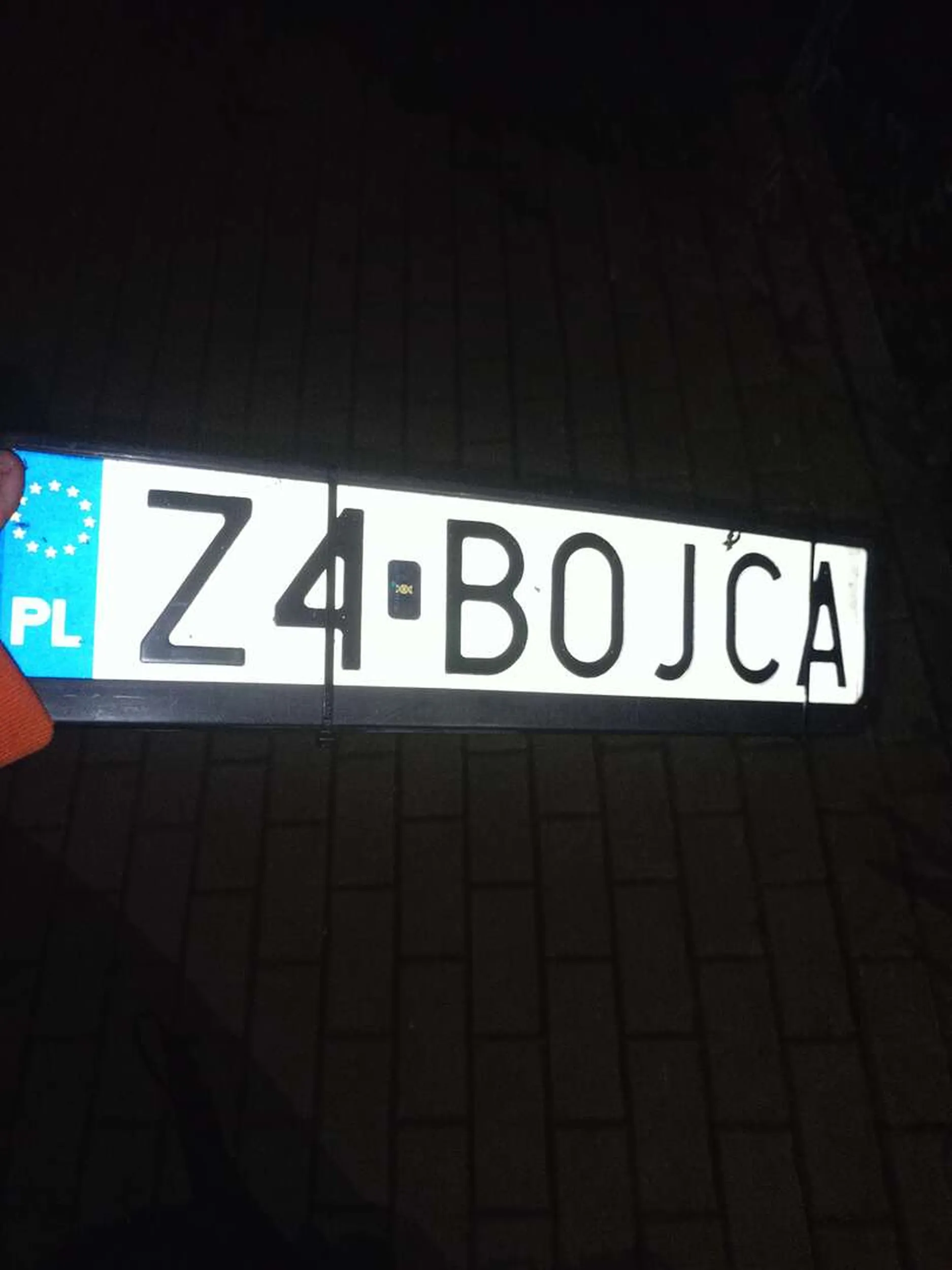 Zajebałem Mu Tablice Rejestracyjne.
