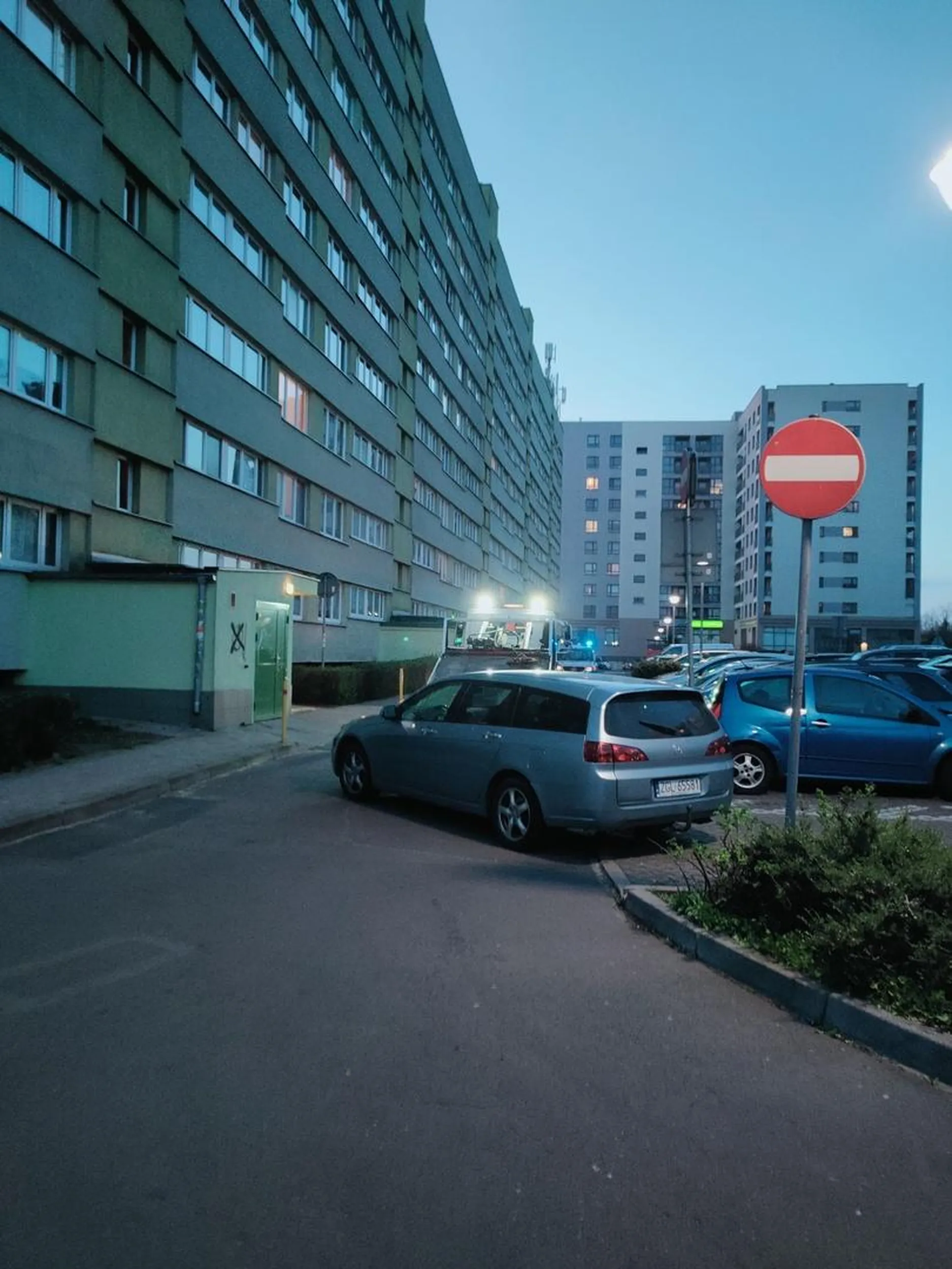 Tępak który parkuje gdzie chce, ale kto bogatemu zabroni