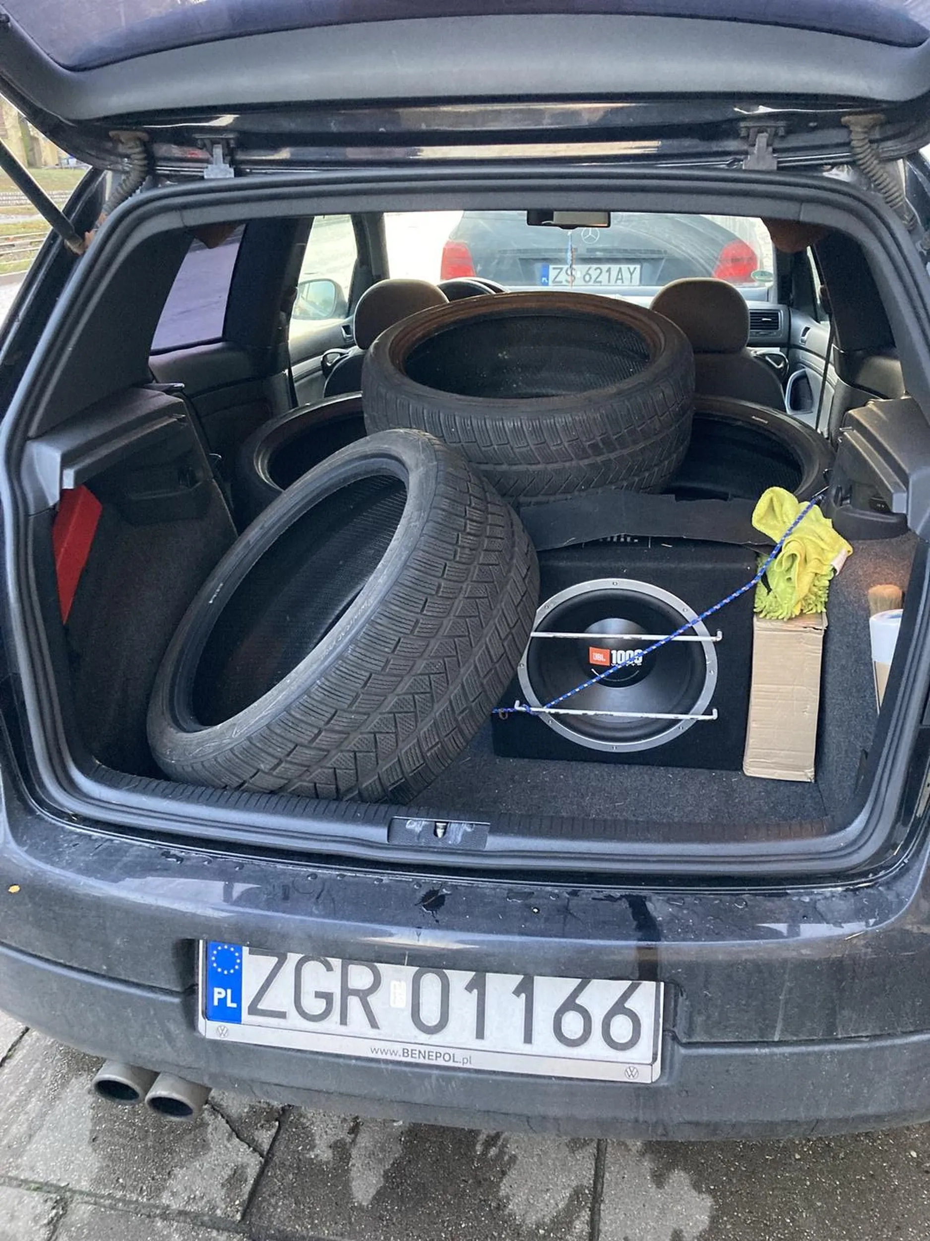 cygan opony opierdala po godzinach