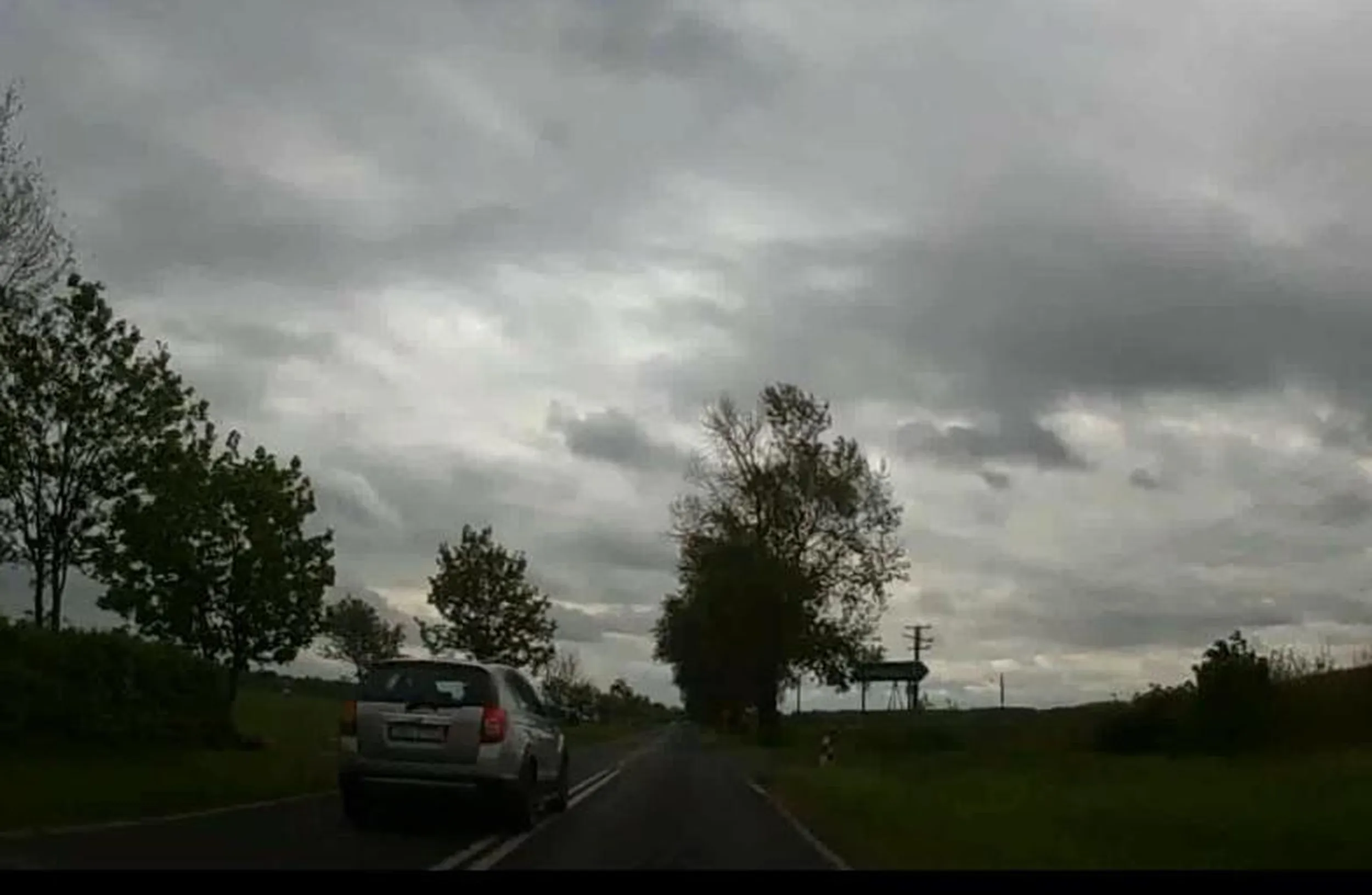 Dokąd tak spieszno?... i tak utknął na wjeździe do Białogardu bo drzewo się zwaliło.... //tablica-rejestracyjna.pl/images/photos/20230303075908.jpg