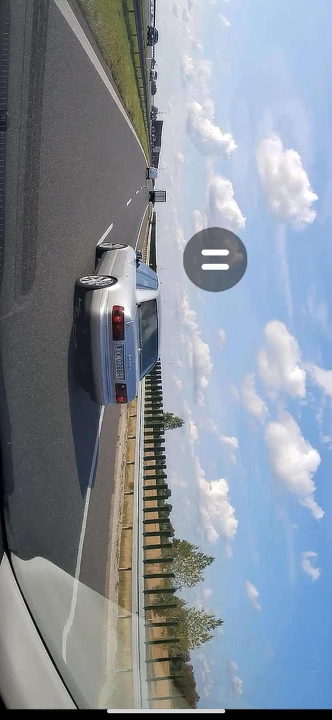 Ma gruza kałdi i szpanuje