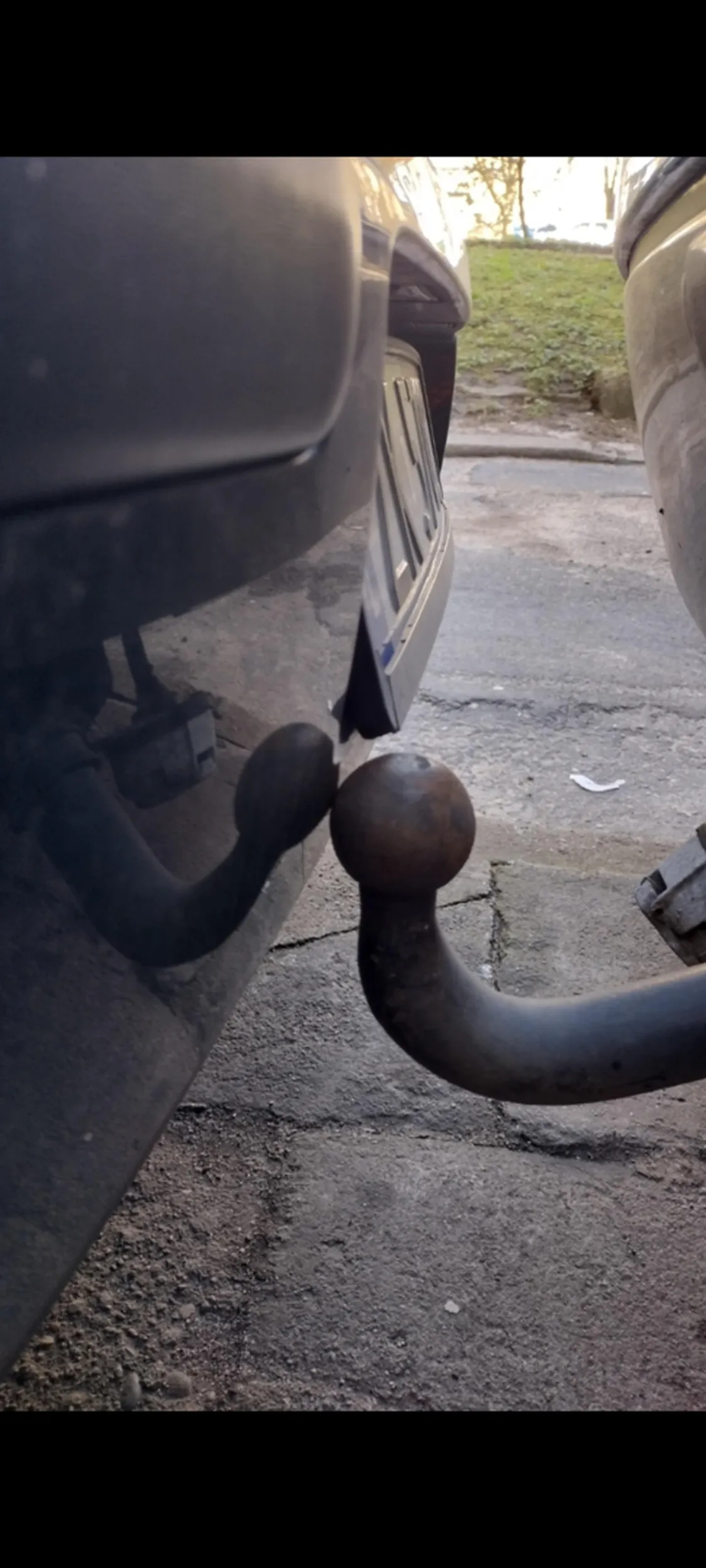 Jeep się oparł o mojego Golfika....