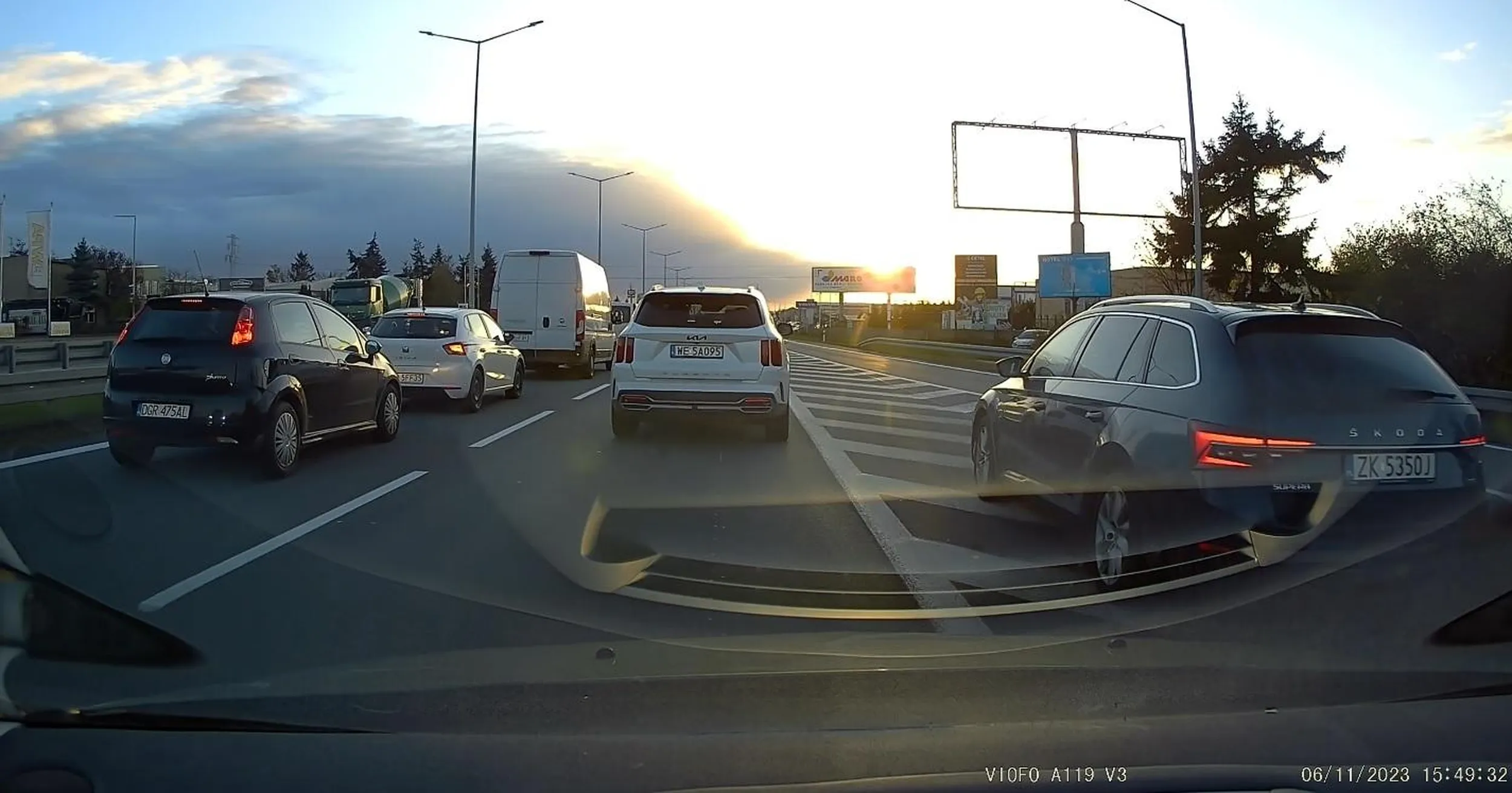 Co ja tam będę w korku stał - mam lepsze auto :) Komorniki, ul. Głogowska/Zjazd z A2