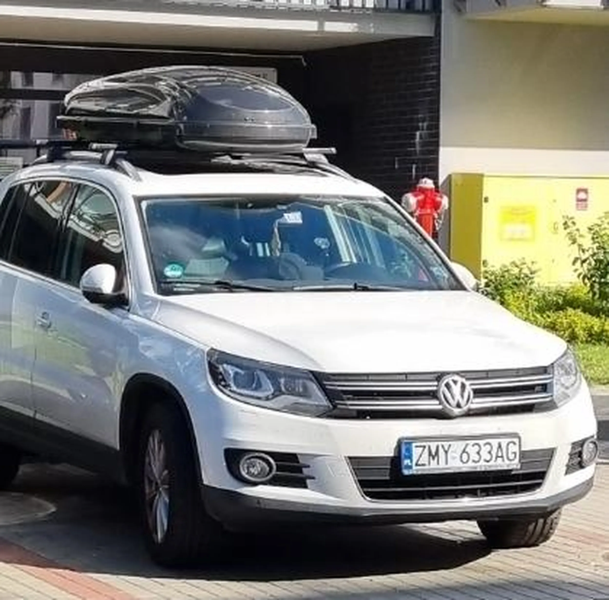 Facet zniszczył moje drzwi otwierając swoje. Zostawiłem prośbę o kontakt. Zero odzewu Fr...jer. uważajcie!