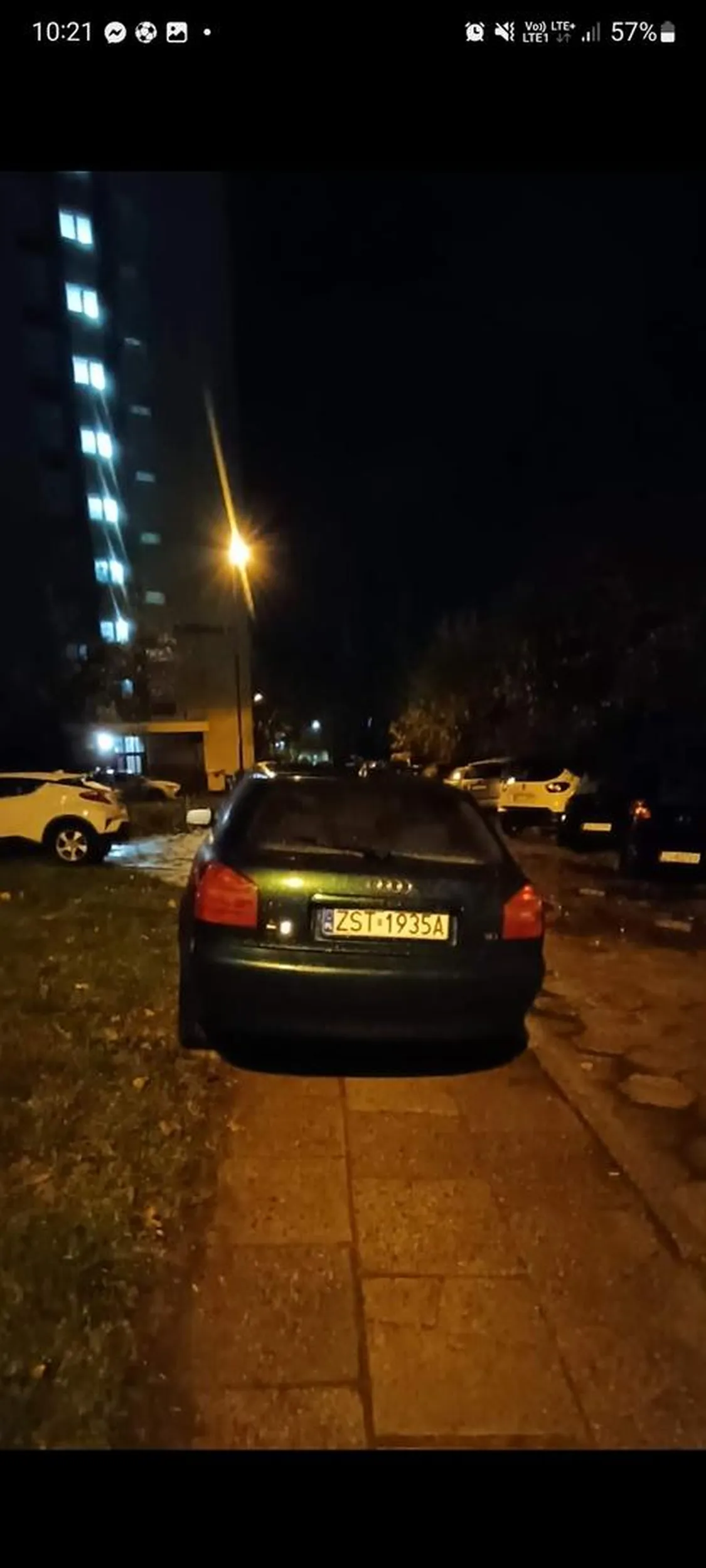 Dobrze, że pod sama klatkę nie podjechał