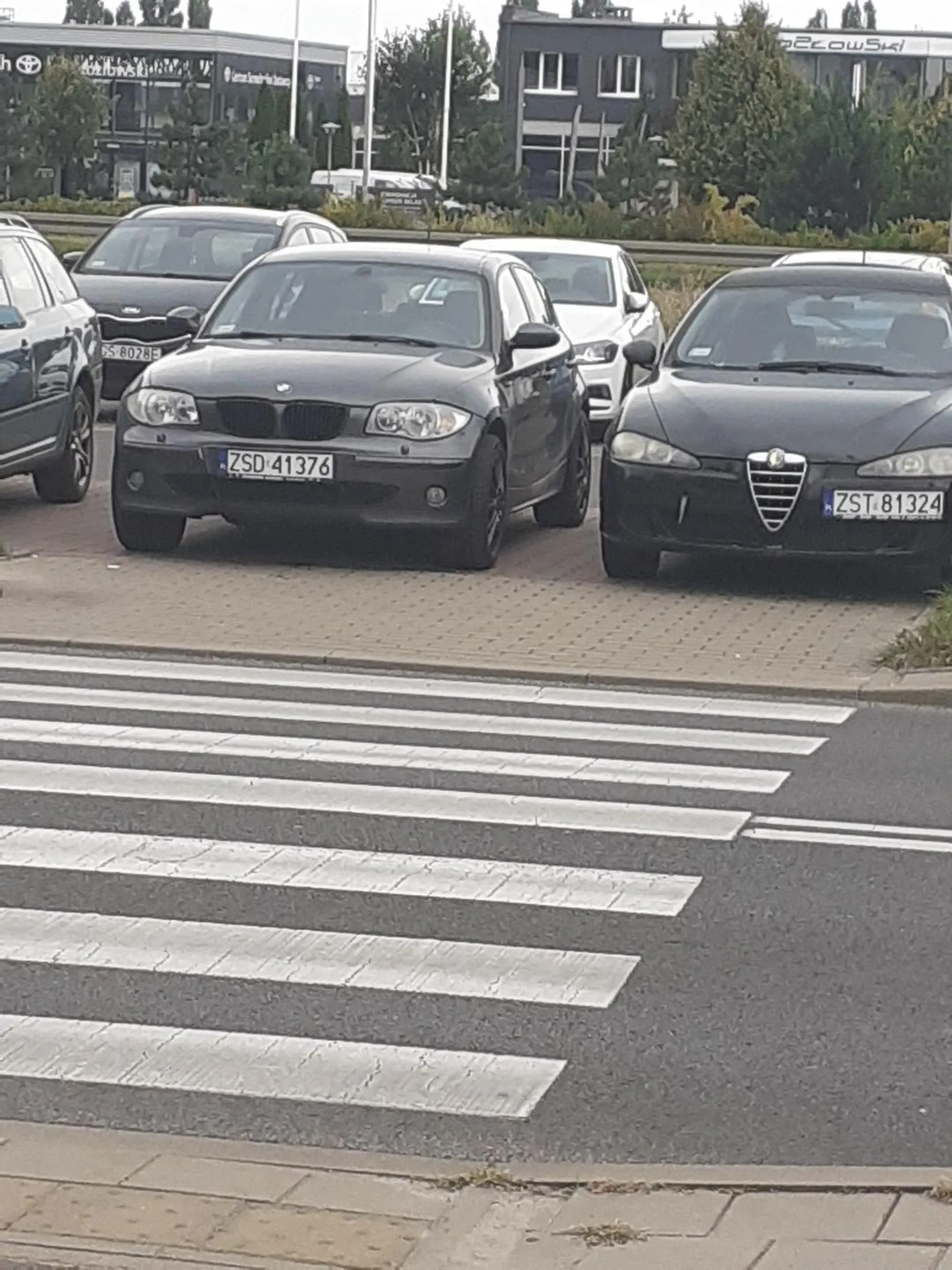 Tak się teraz parkuje na pasach