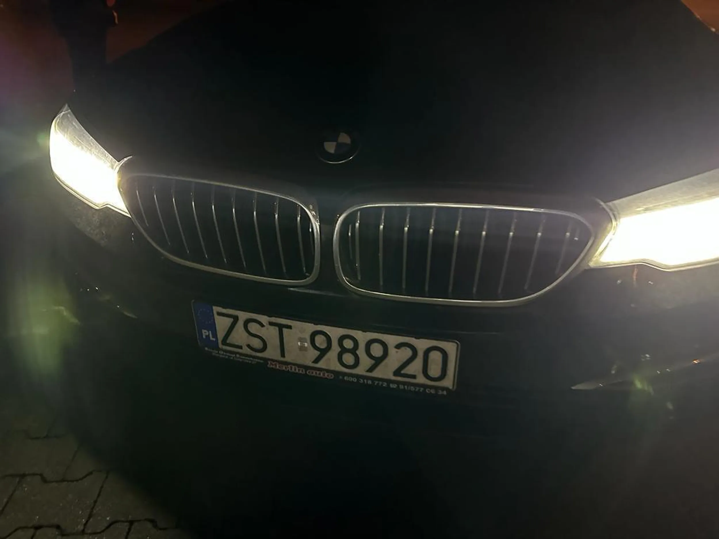 15.12.2023 Celowo najechal dwie piesz, kilka razy uderzajac na parkingu w nogi. Wrzask, machanie lapami, cpun lub pijany, uciekl przed przybyciem wezwanej policji.