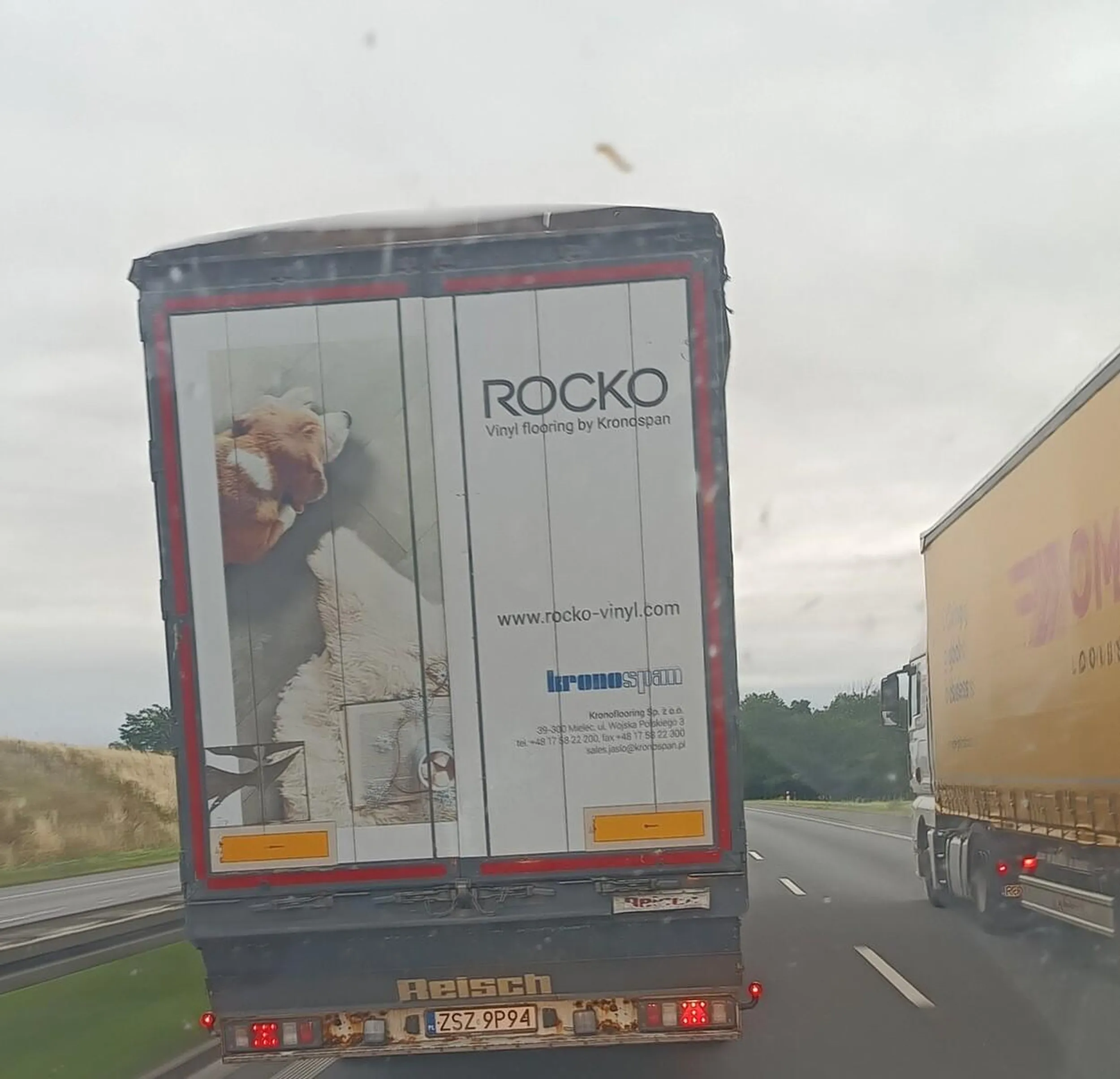 Wyprzedzanie na autostradzie a4 za Wrocławiem w kierunku Nysy.