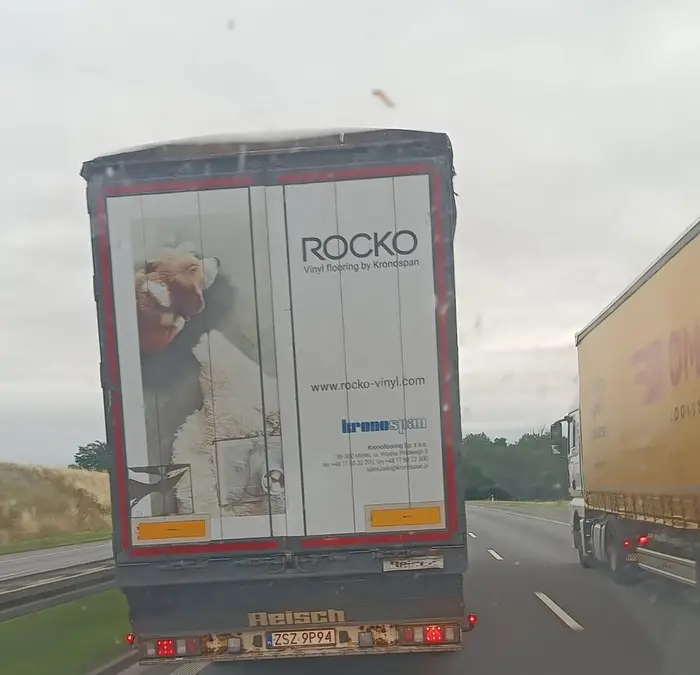 Wyprzedzanie na autostradzie a4 za Wrocławiem w kierunku Nysy.