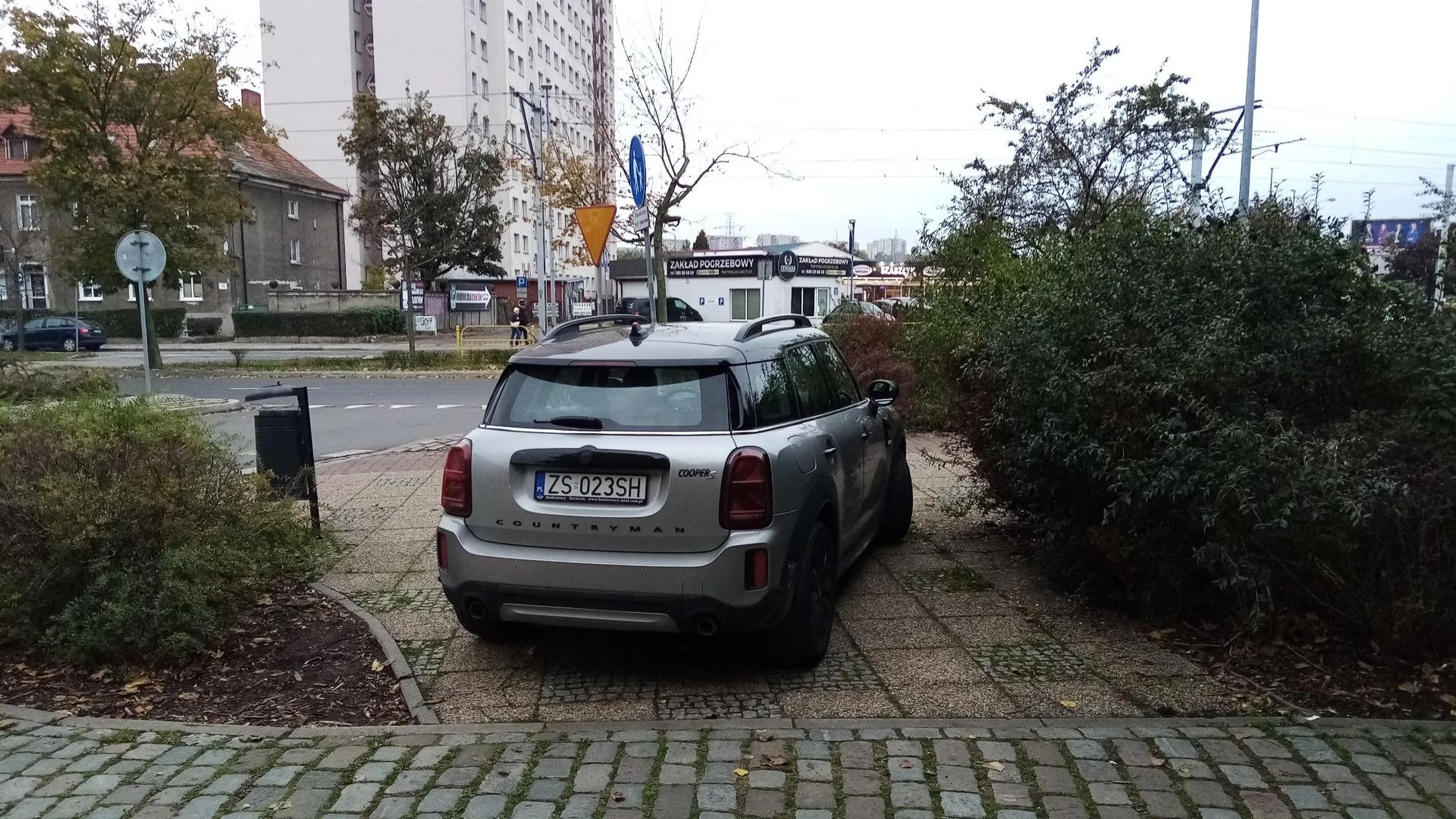 Parkowanie w poprzek chodnika