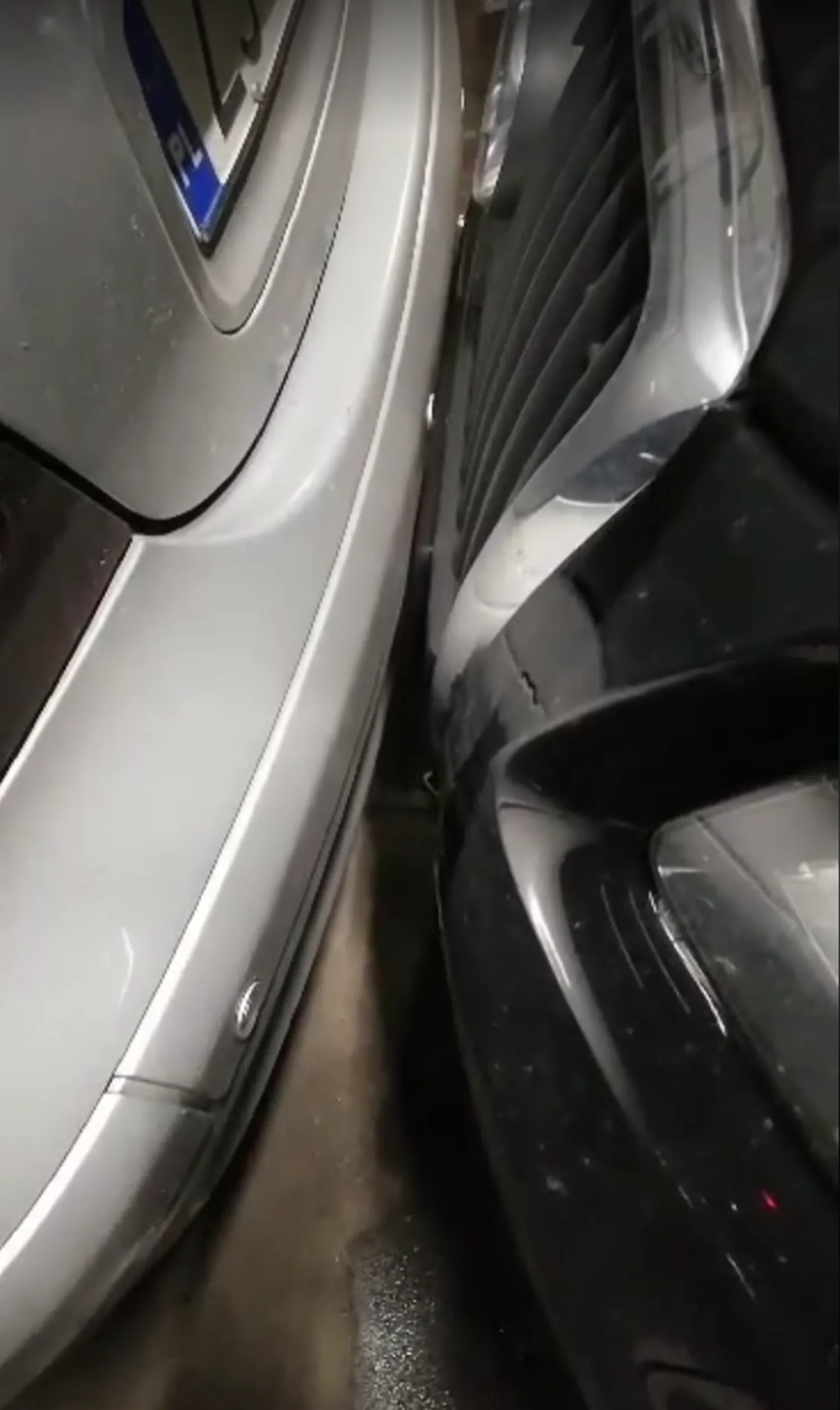 Gratuluję parkowania na Galaxy osobie z czarnego kałdi. Kij ci w plecy.